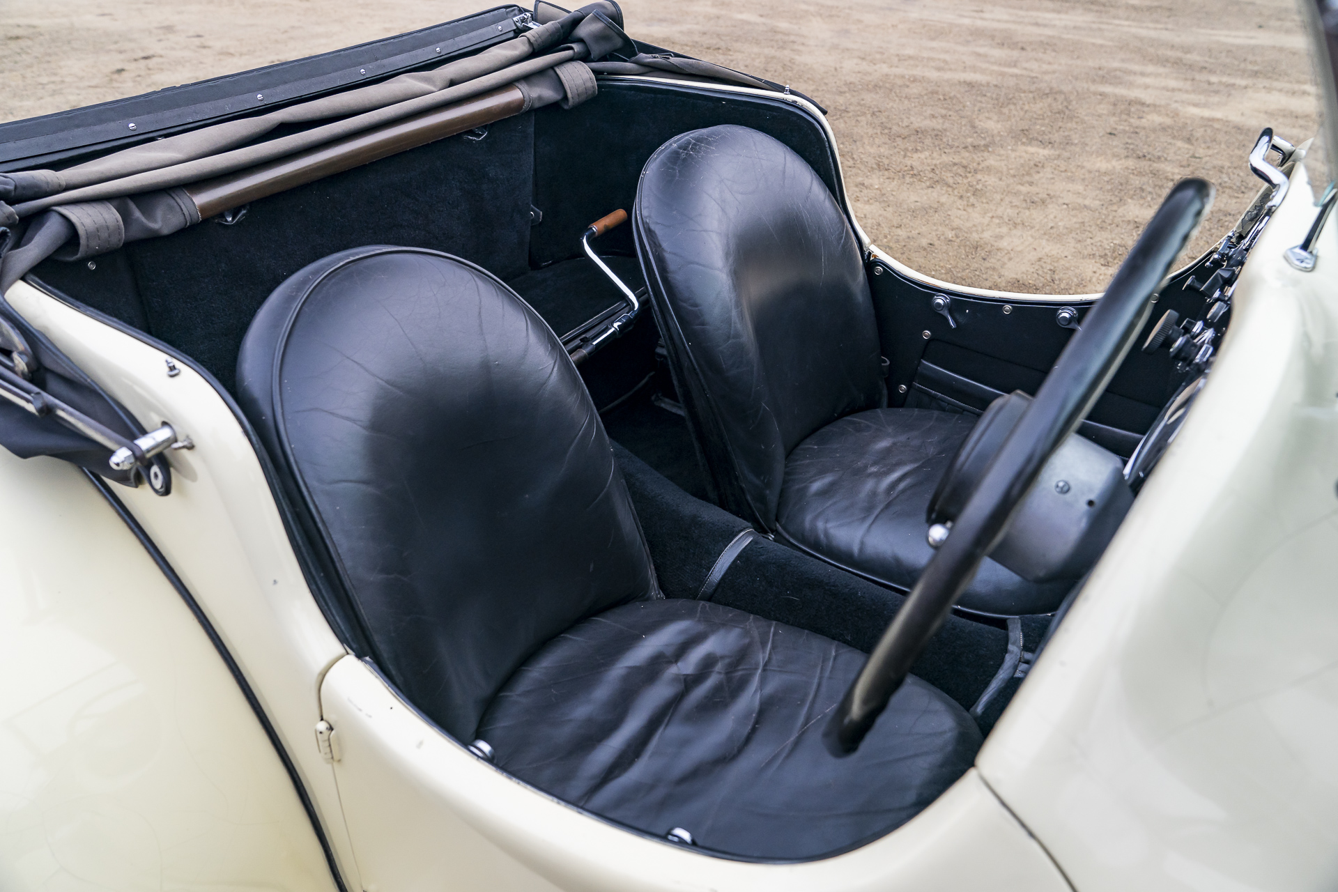 Jaguar_SS_interior-24