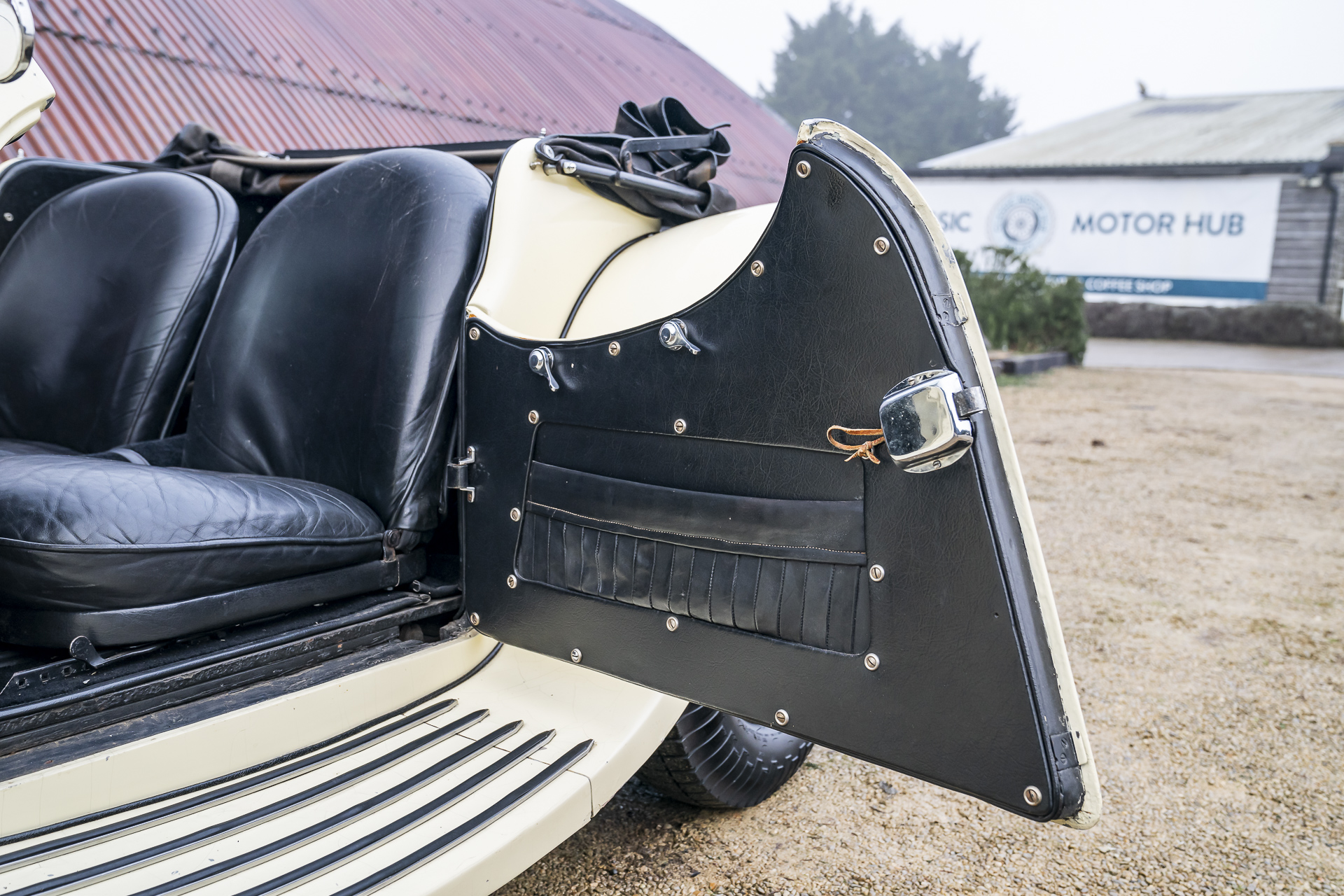 Jaguar_SS_interior-26