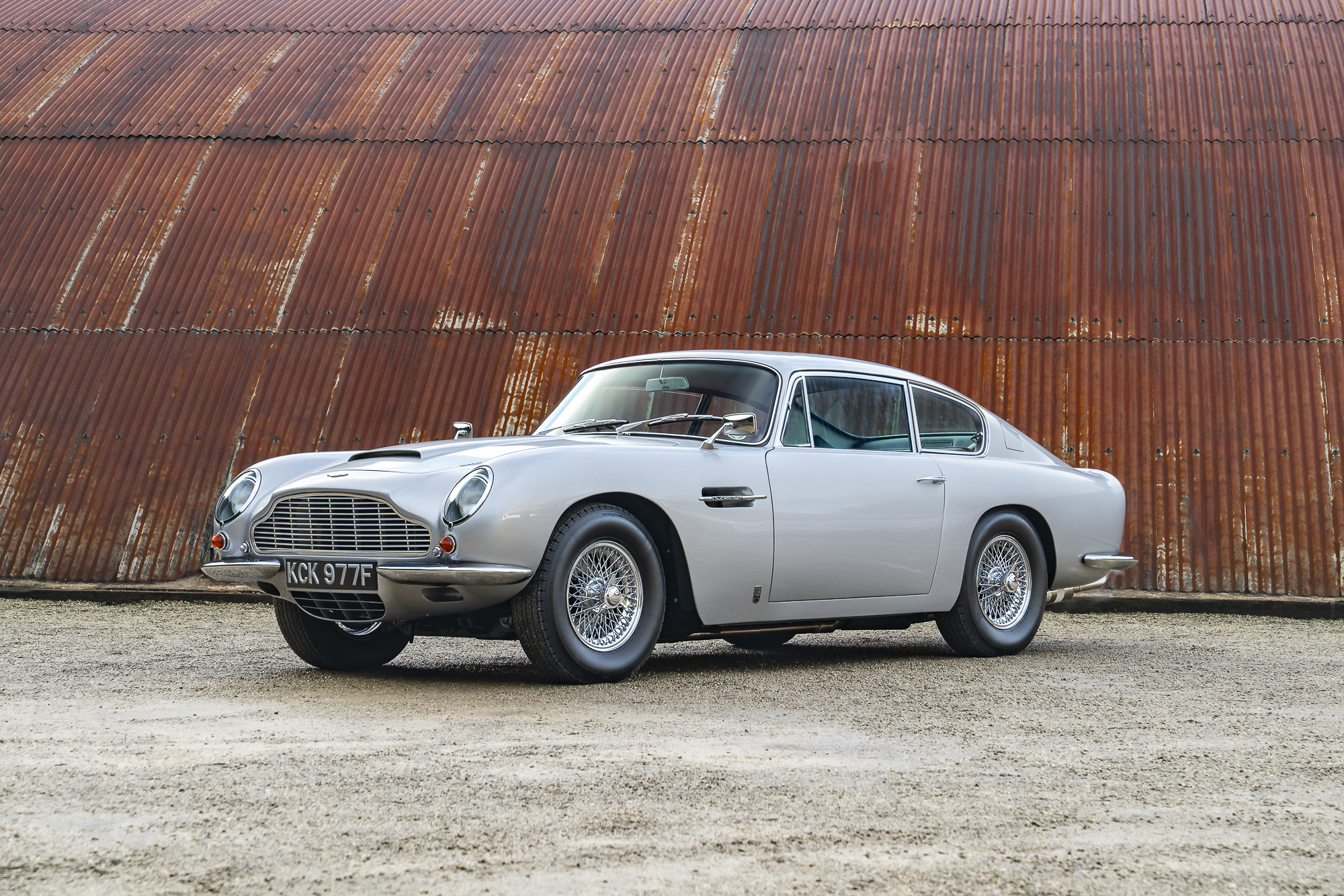 Aston Martin_DB6-P1