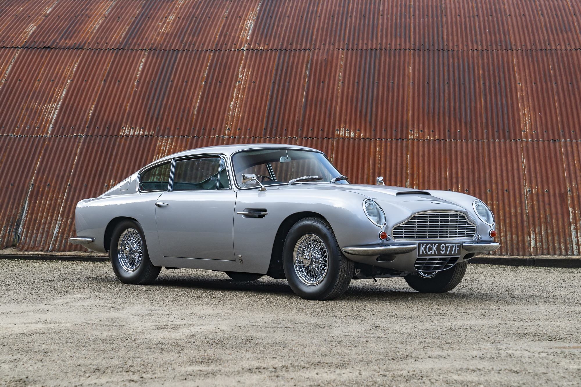 Aston Martin_DB6-P11