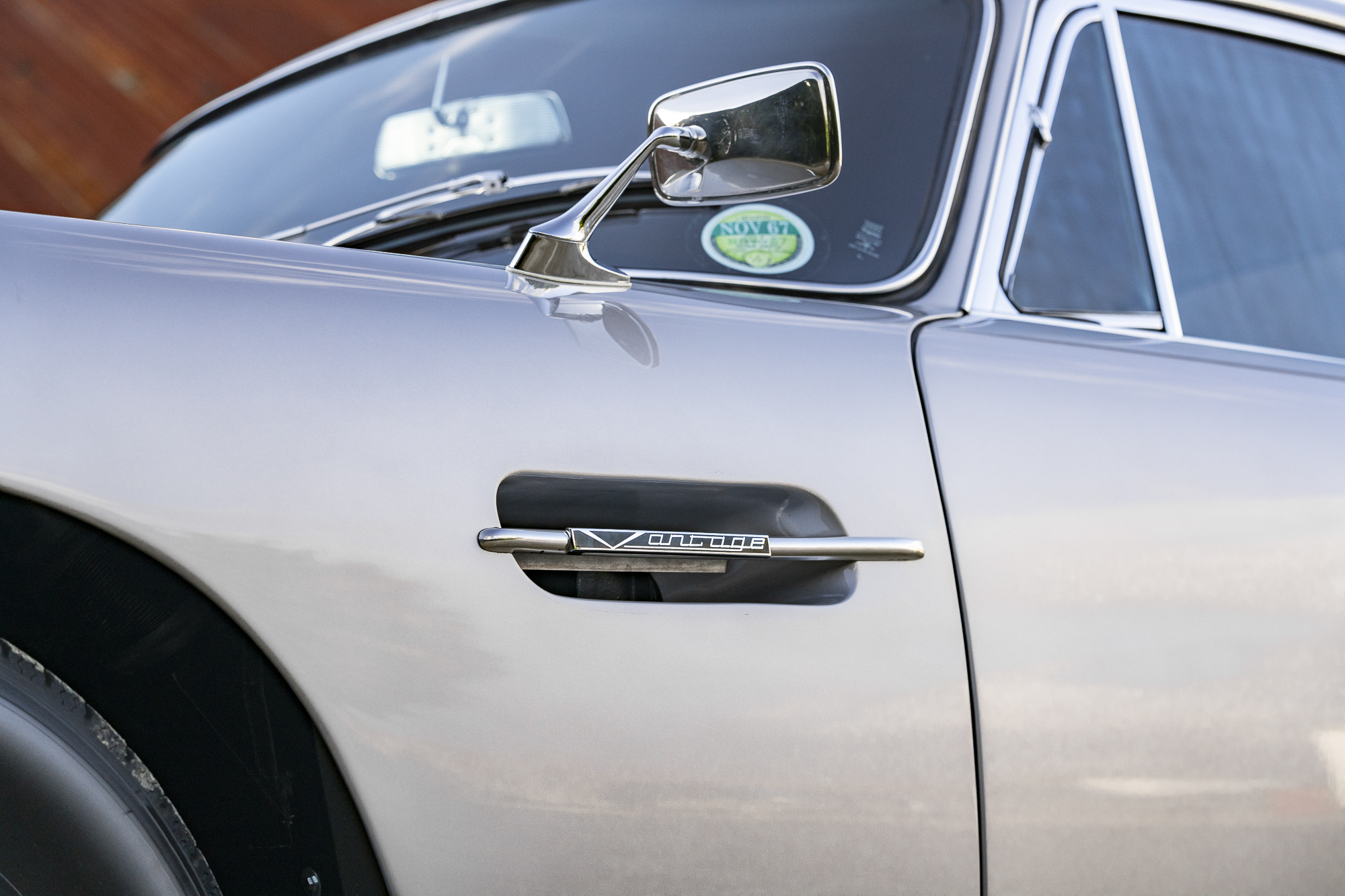 Aston Martin_DB6-P16