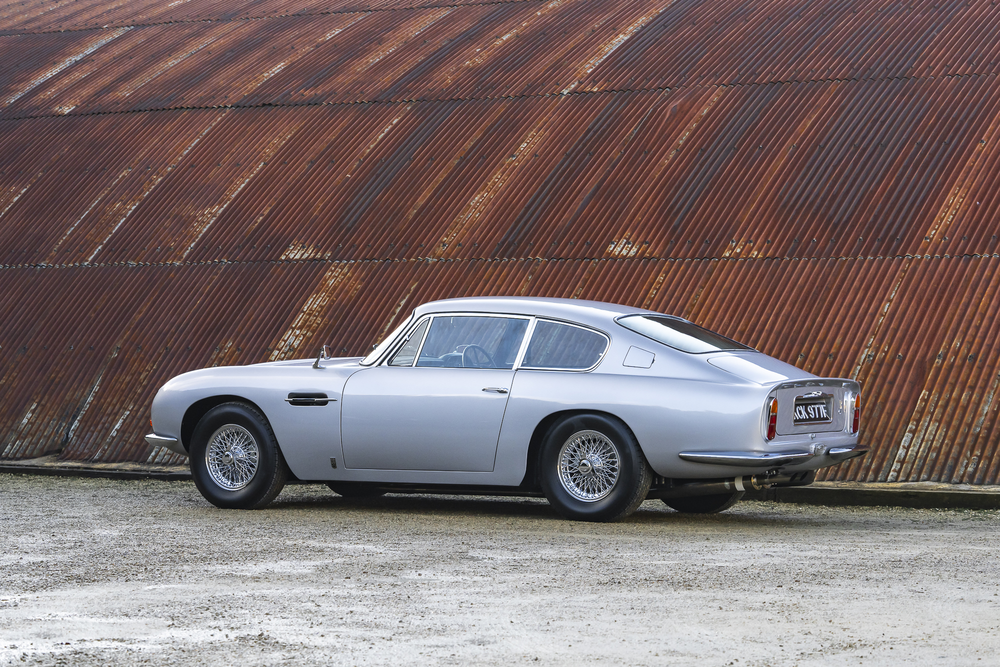 Aston Martin_DB6-P2