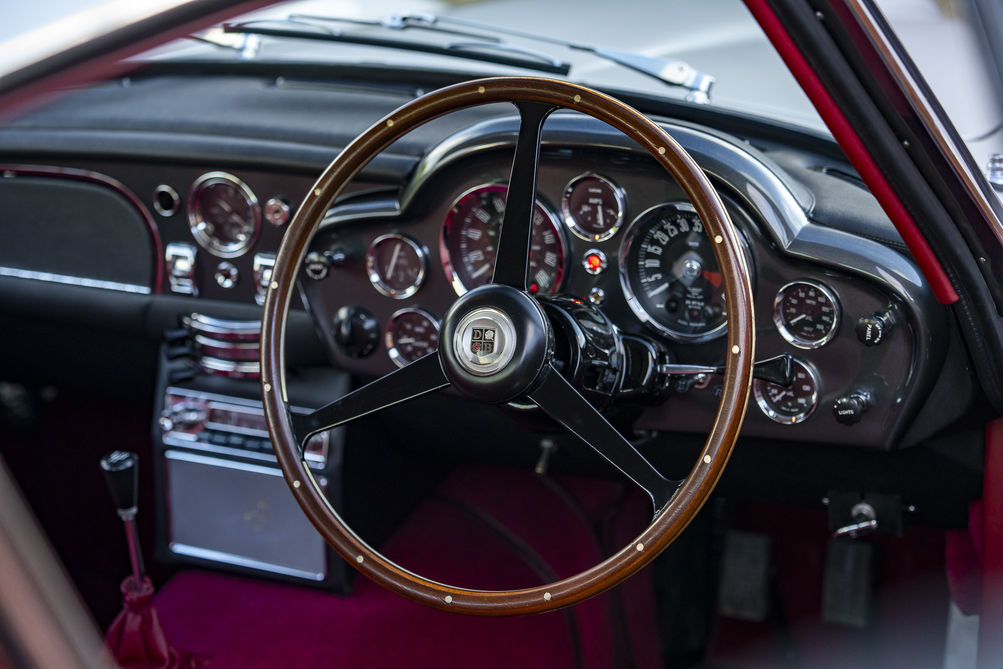 Aston Martin_DB6-P26