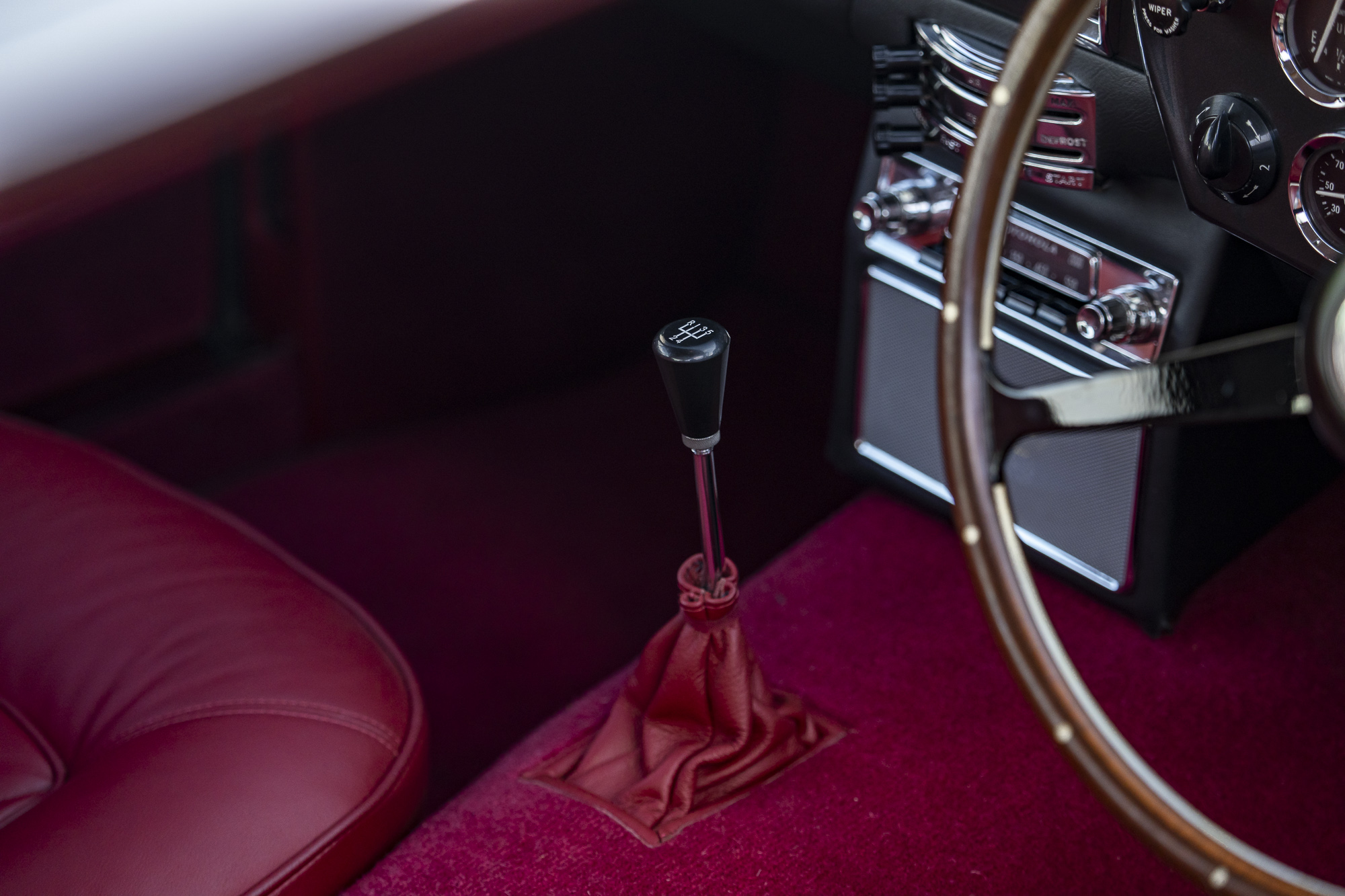 Aston Martin_DB6-P27
