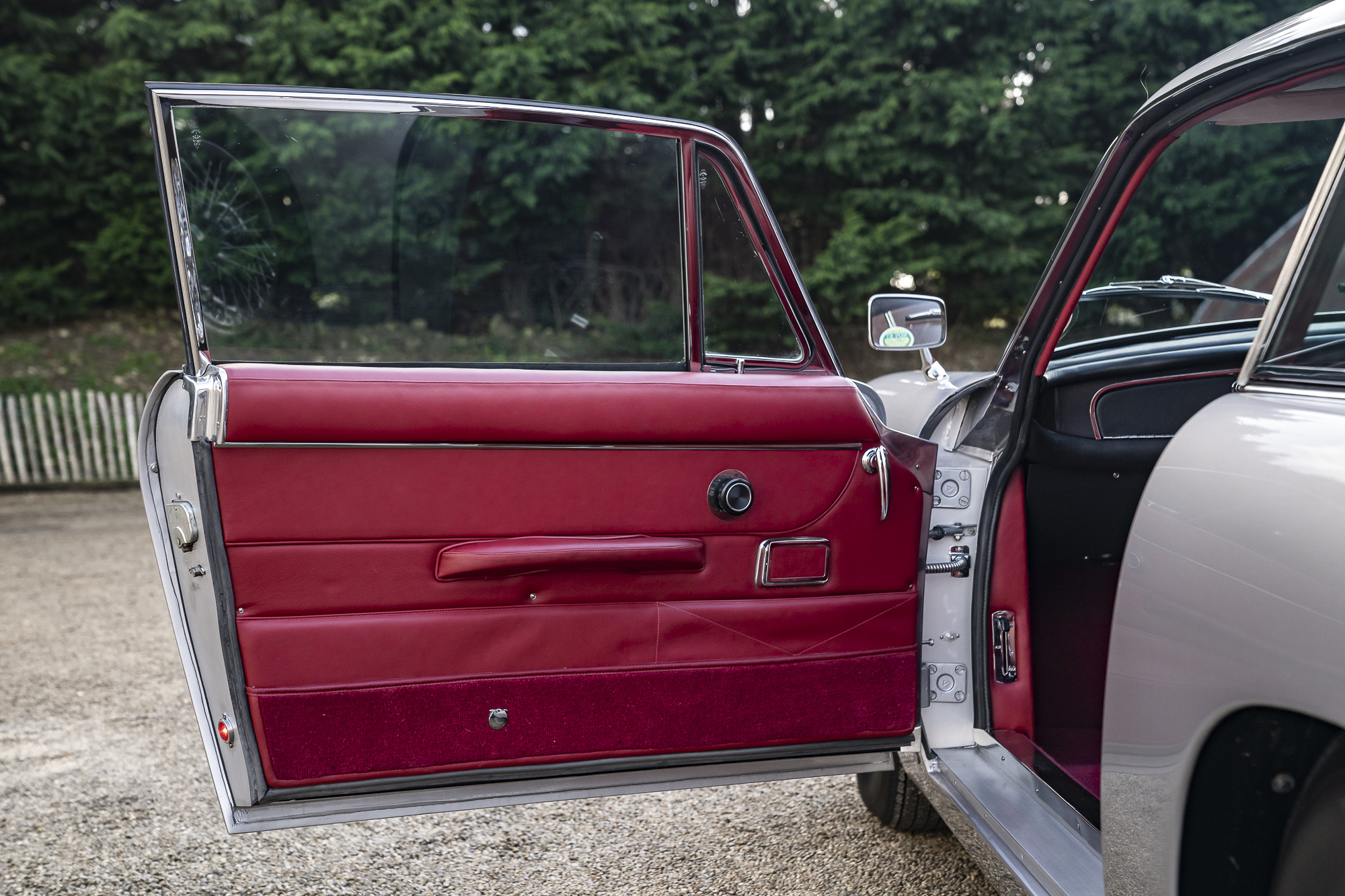 Aston Martin_DB6-P29
