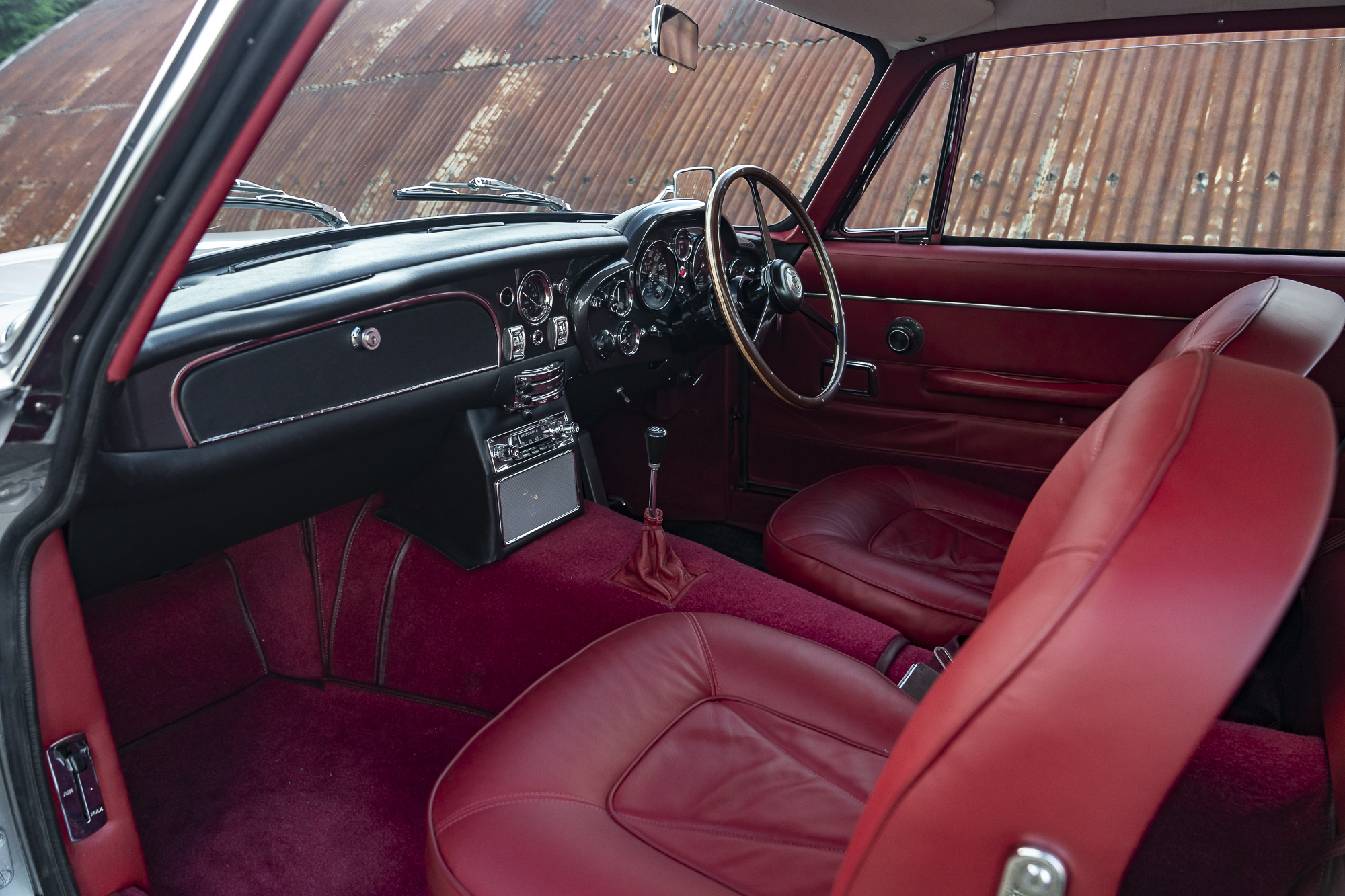 Aston Martin_DB6-P30