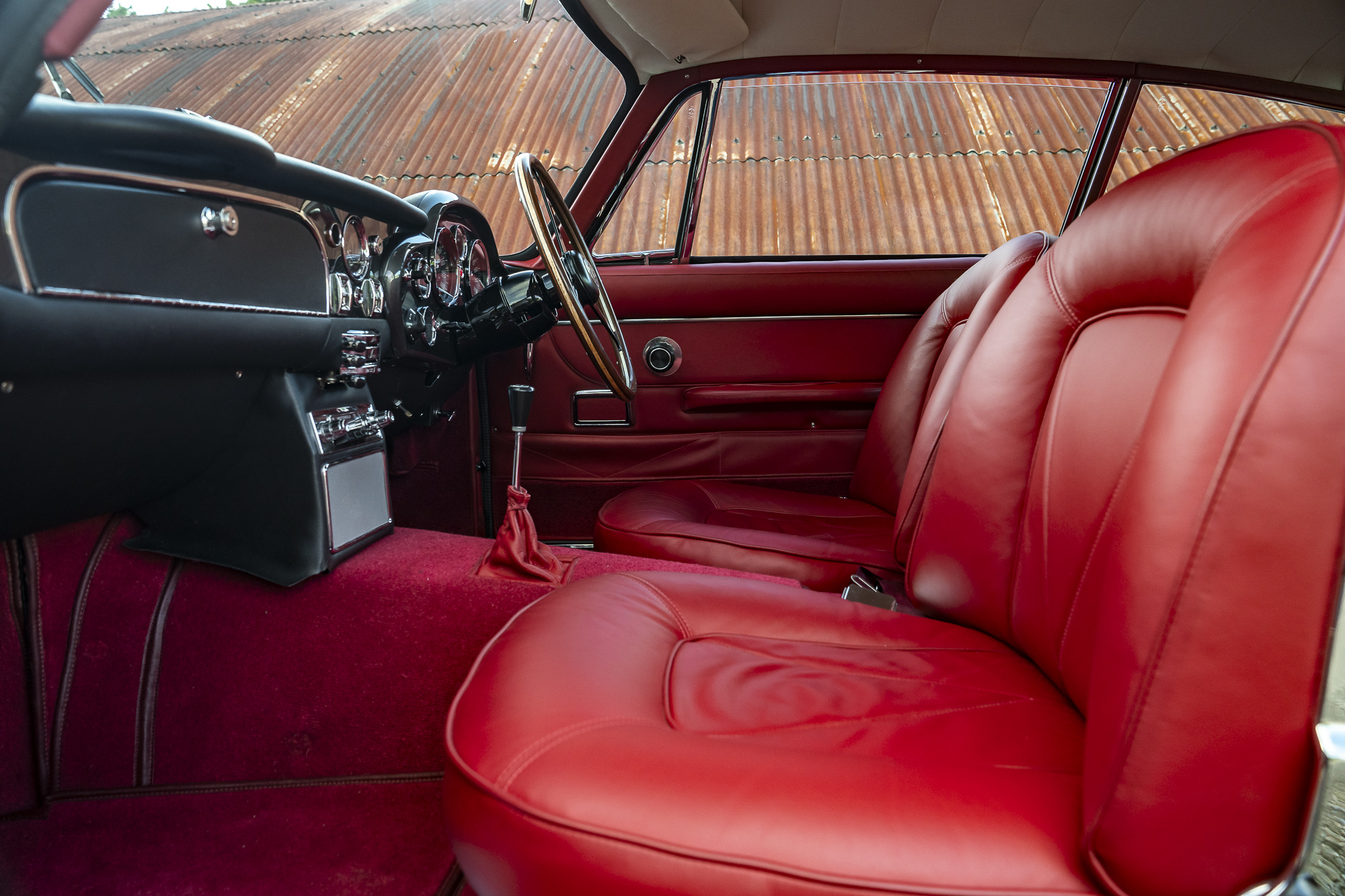 Aston Martin_DB6-P31
