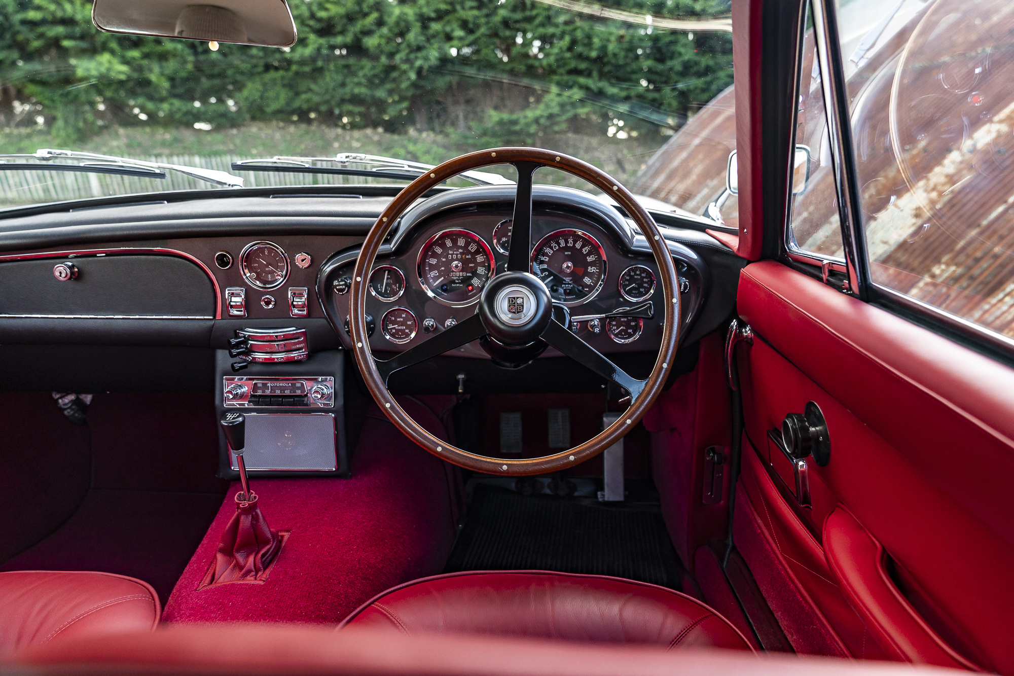 Aston Martin_DB6-P33