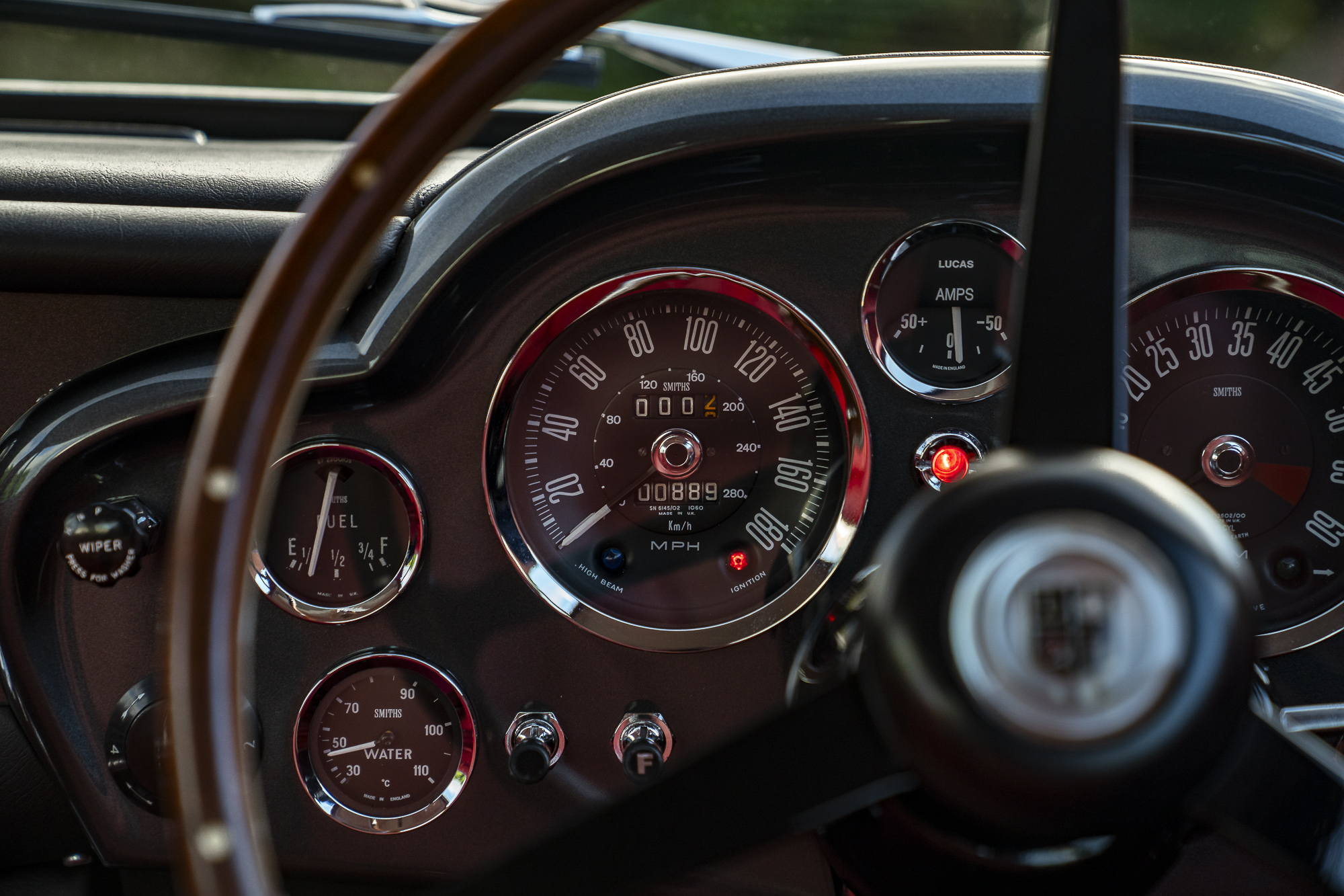 Aston Martin_DB6-P34
