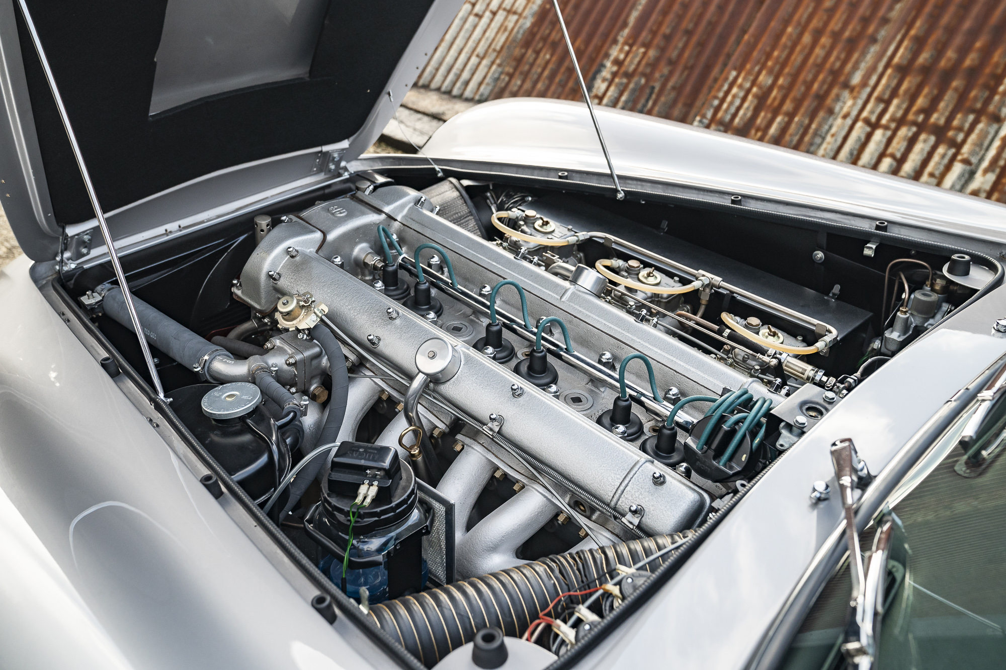 Aston Martin_DB6-P39