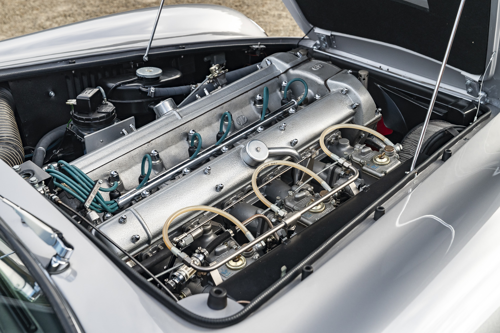 Aston Martin_DB6-P40