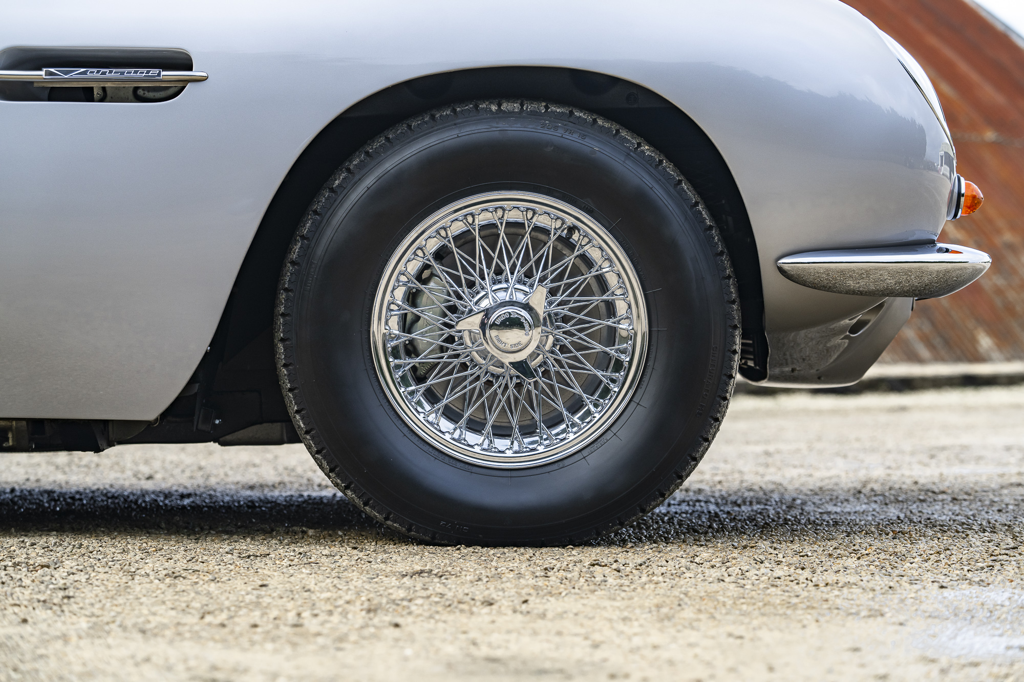 Aston Martin_DB6-P42