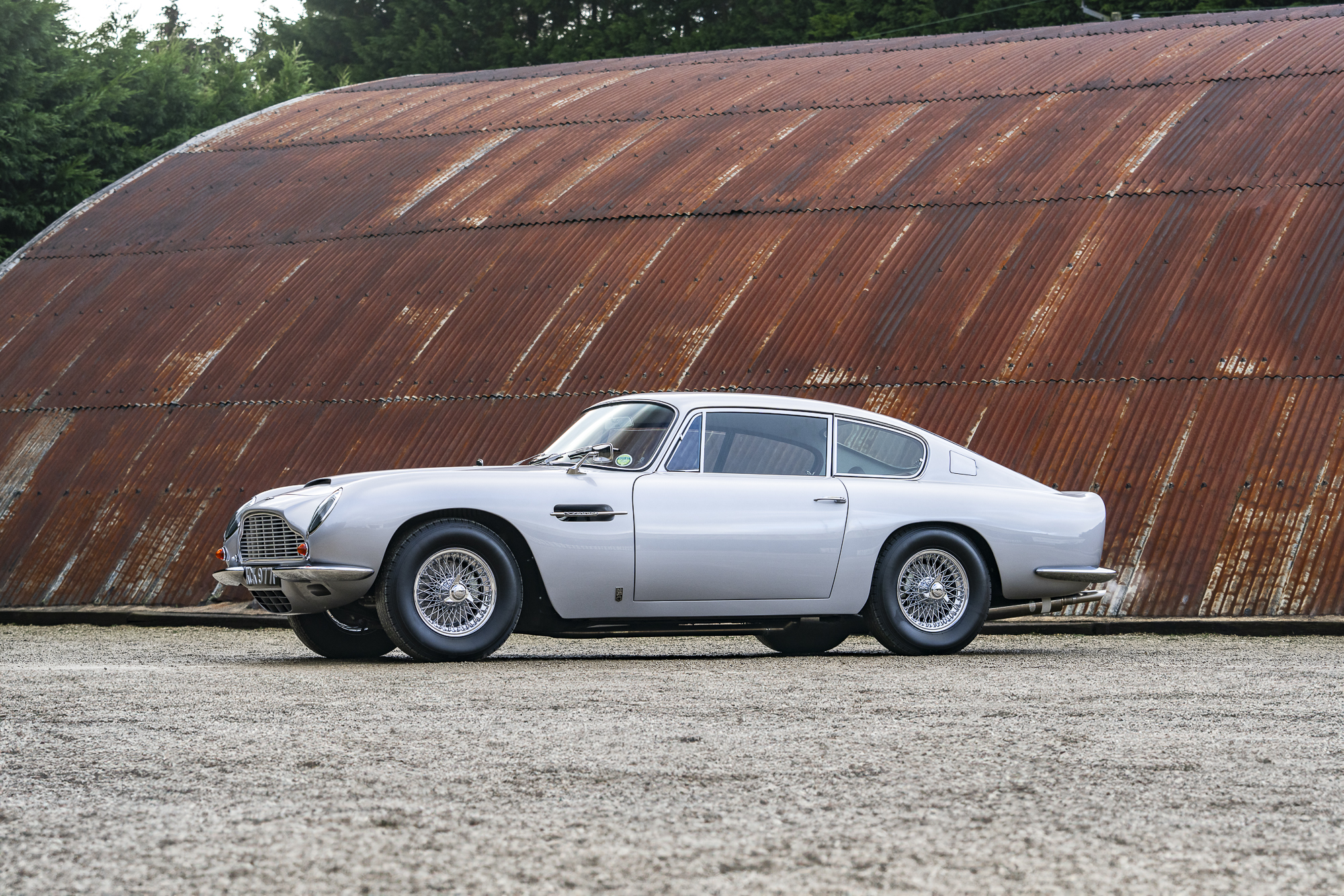 Aston Martin_DB6-P5