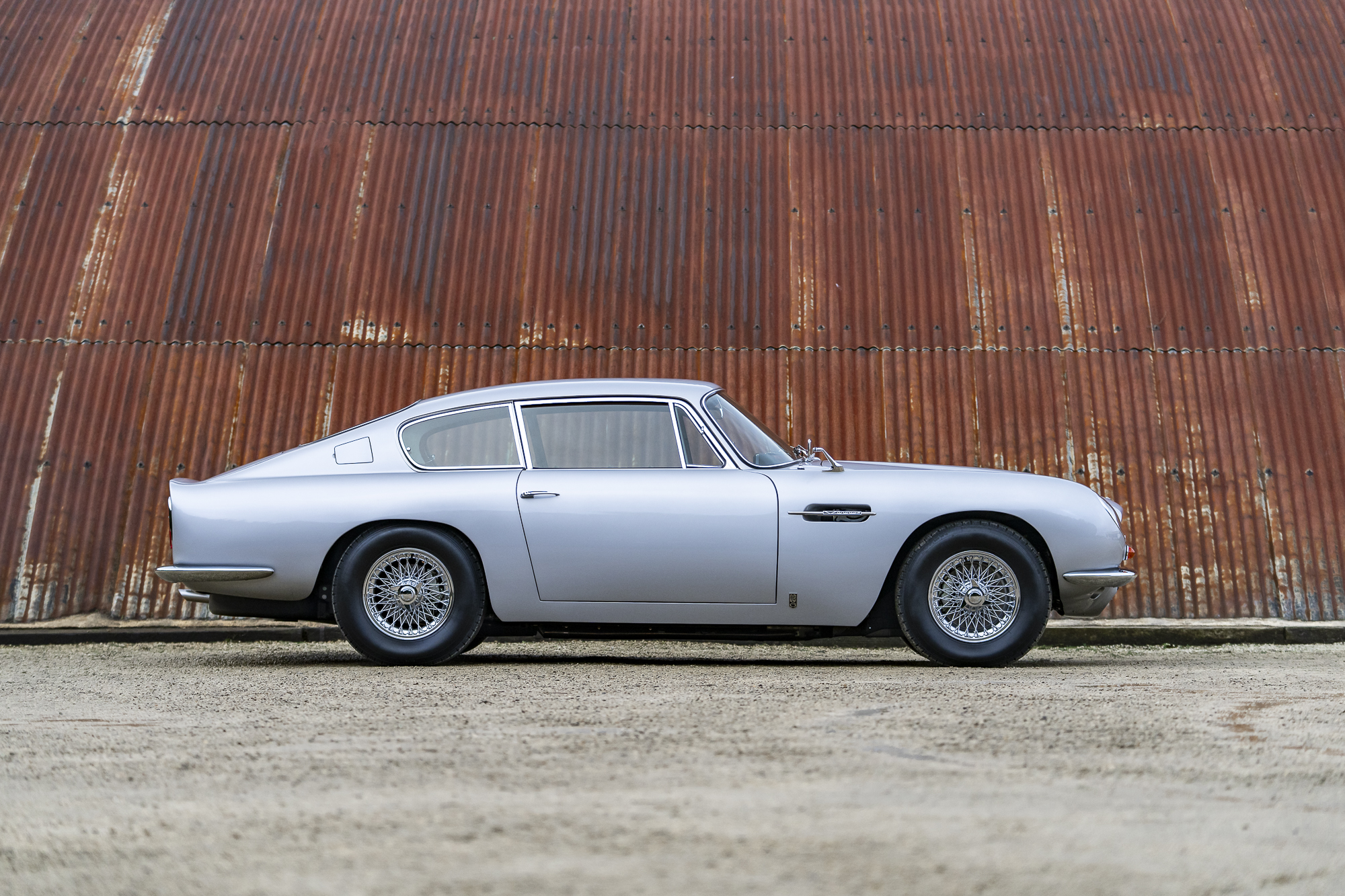 Aston Martin_DB6-P9