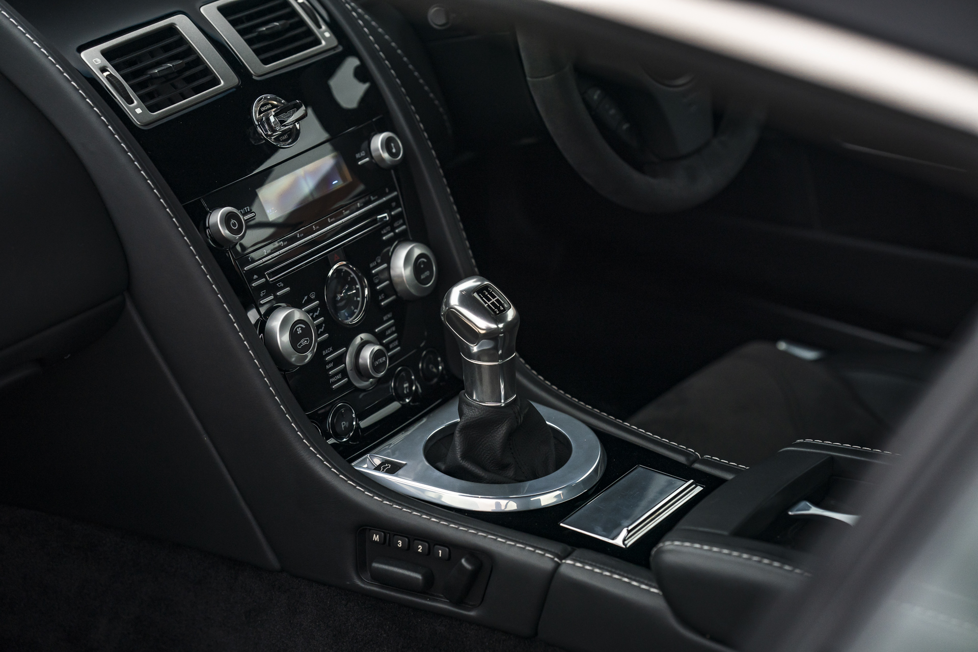2008_Aston Martin_DBS-P20