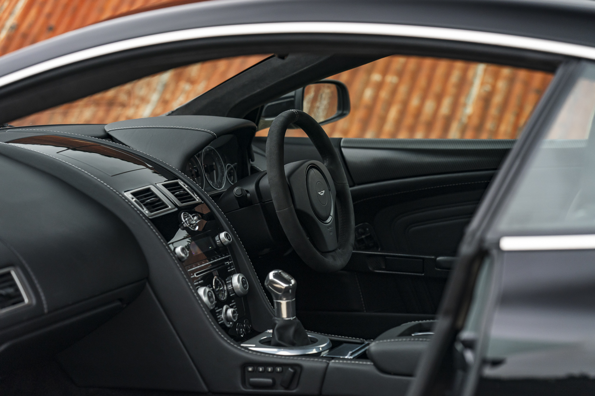 2008_Aston Martin_DBS-P21