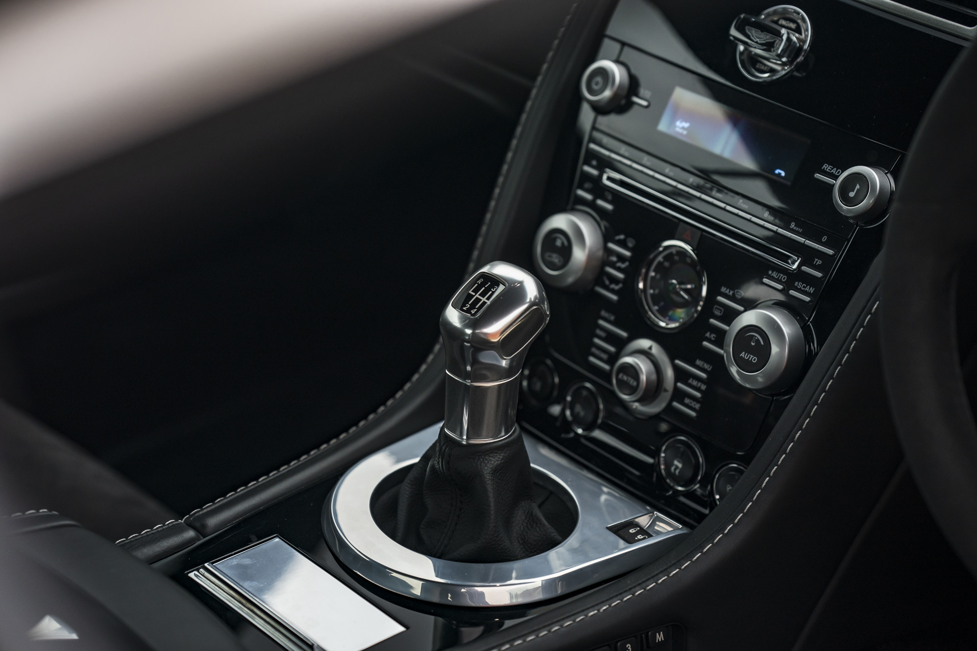 2008_Aston Martin_DBS-P23