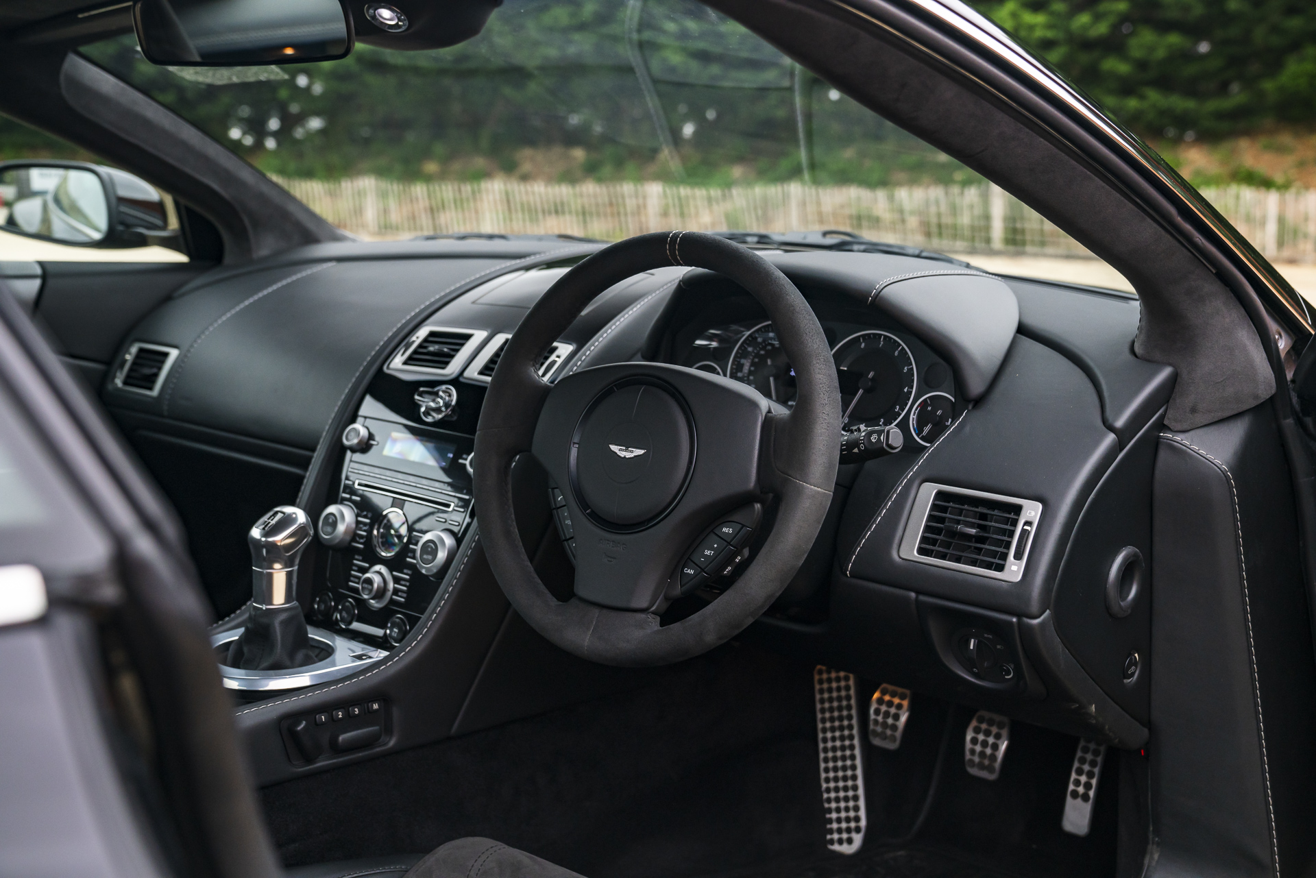 2008_Aston Martin_DBS-P27