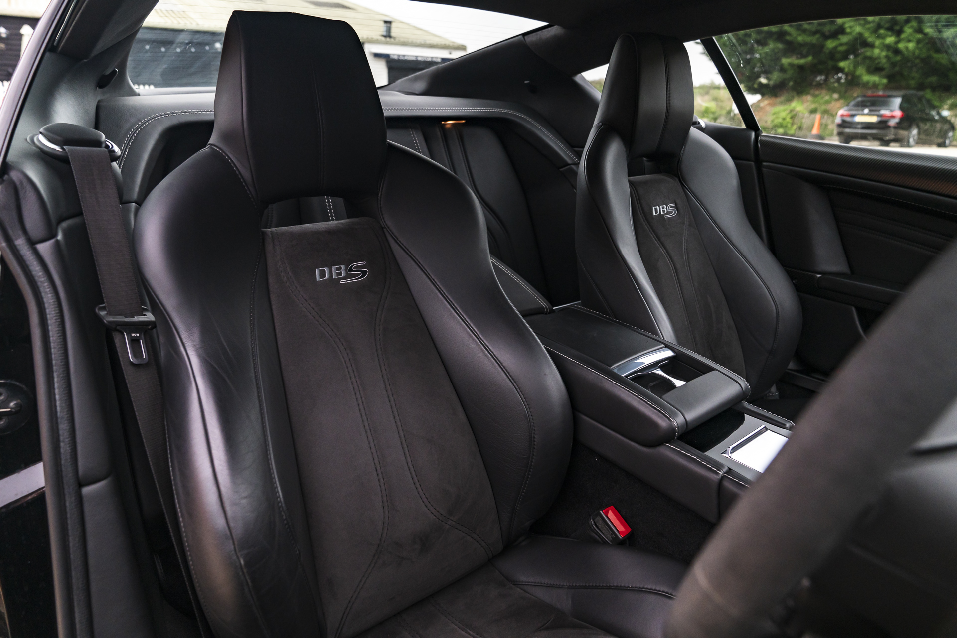 2008_Aston Martin_DBS-P28