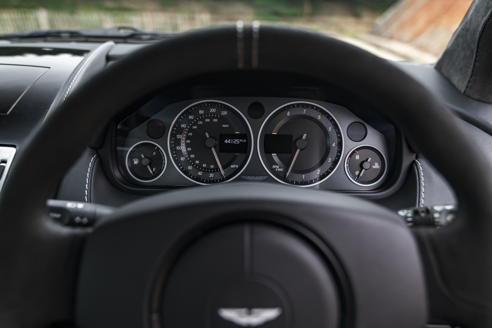 2008_Aston Martin_DBS-P29