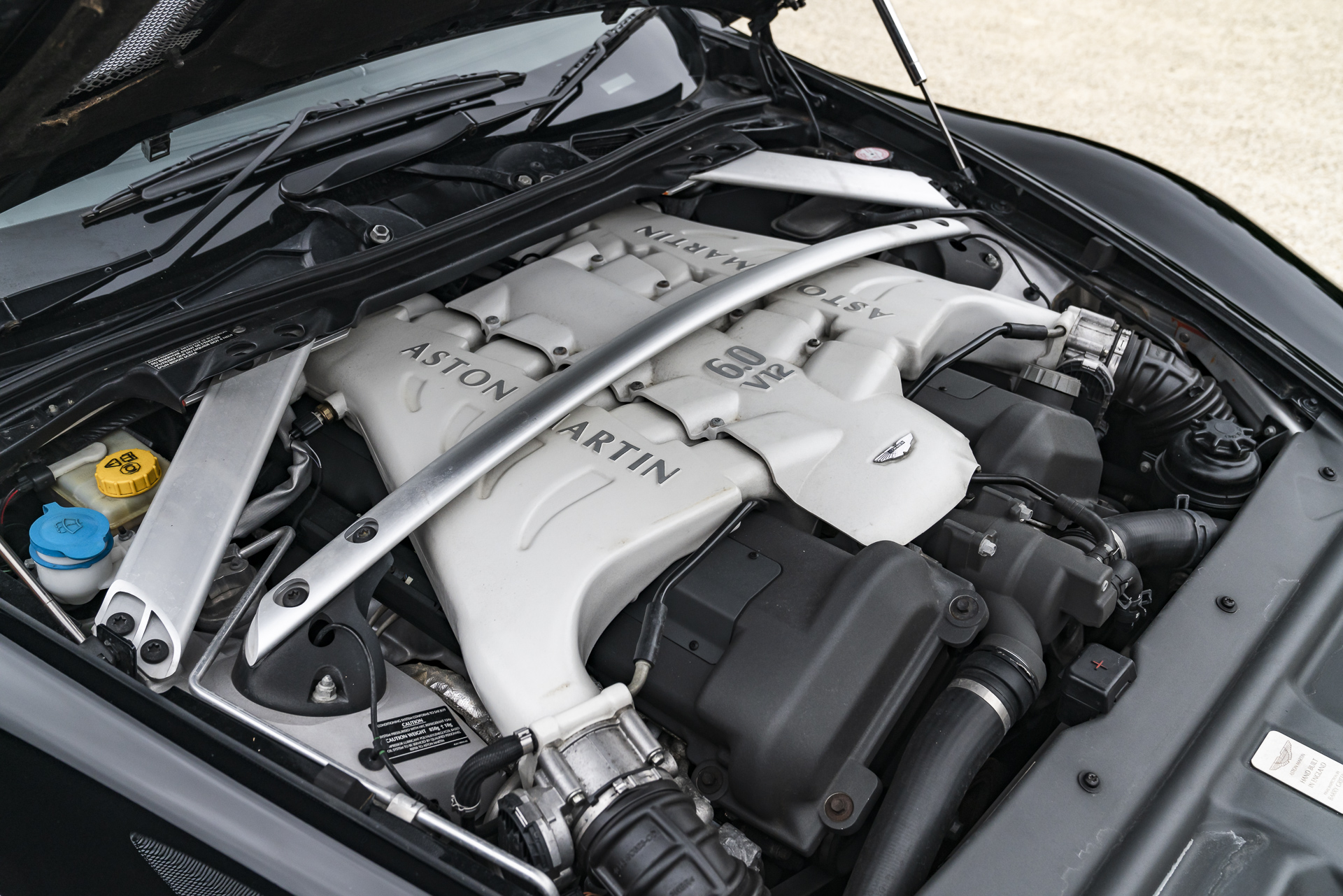 2008_Aston Martin_DBS-P32