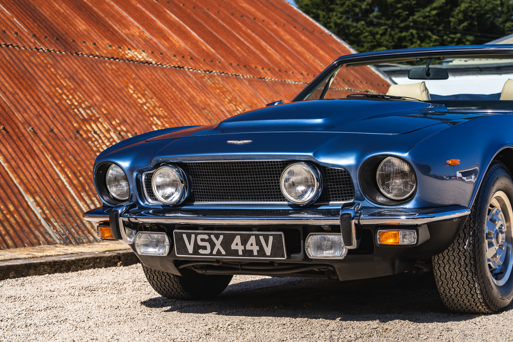 Aston Martin V8 Volante-P12