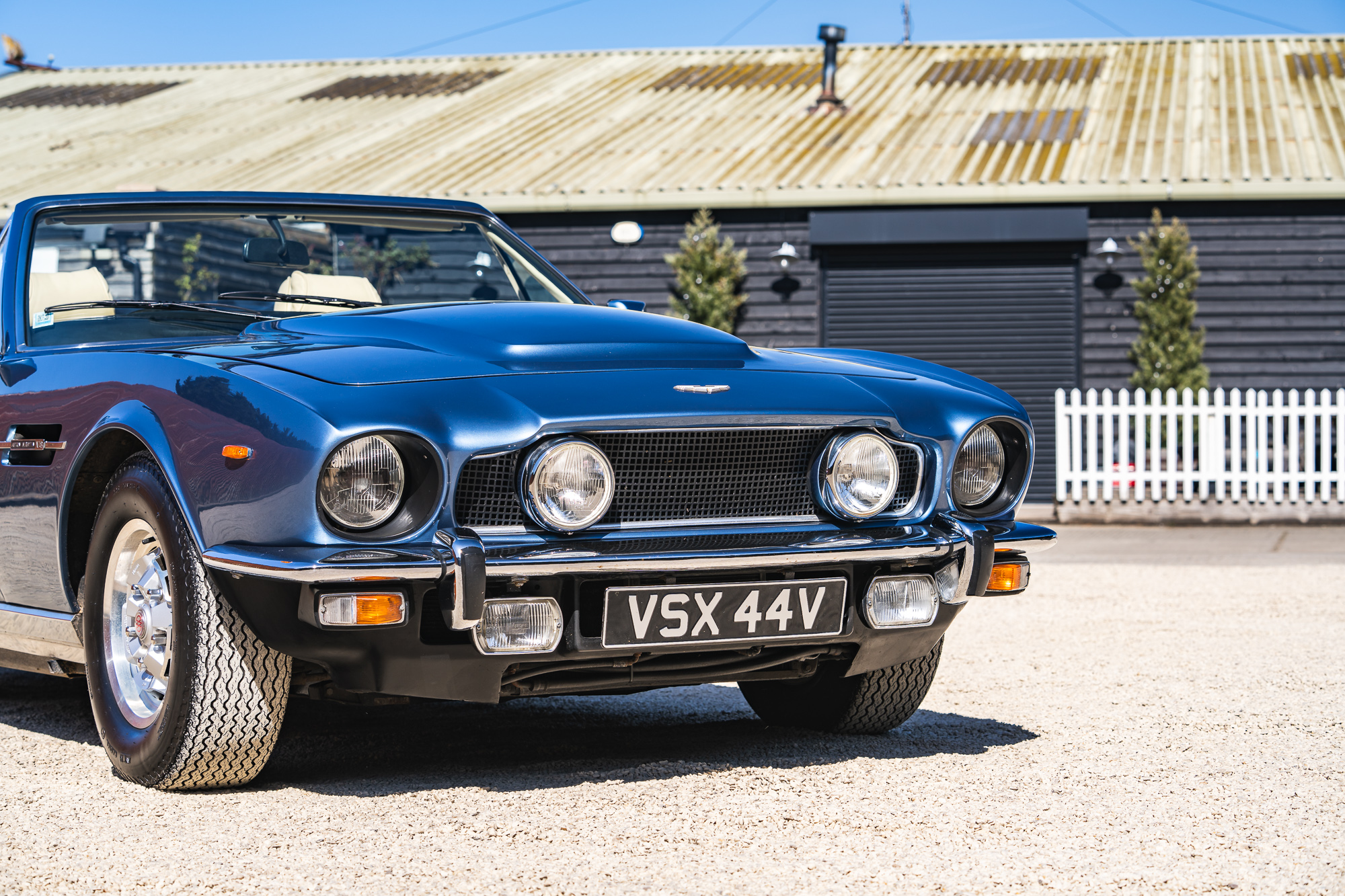Aston Martin V8 Volante-P15