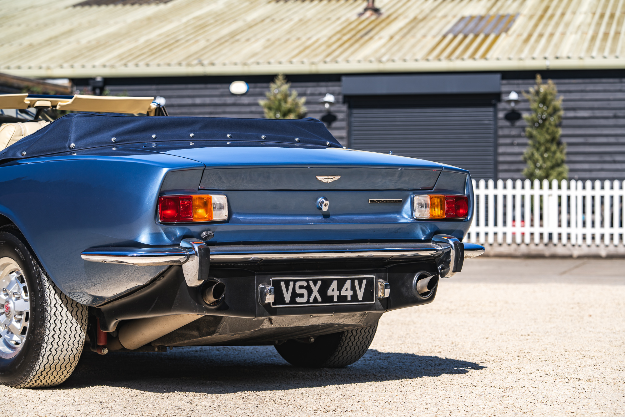 Aston Martin V8 Volante-P16