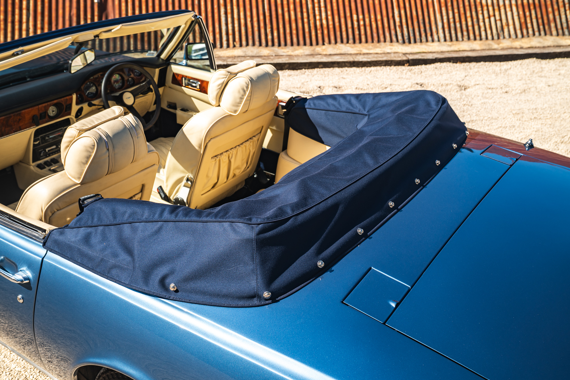 Aston Martin V8 Volante-P17