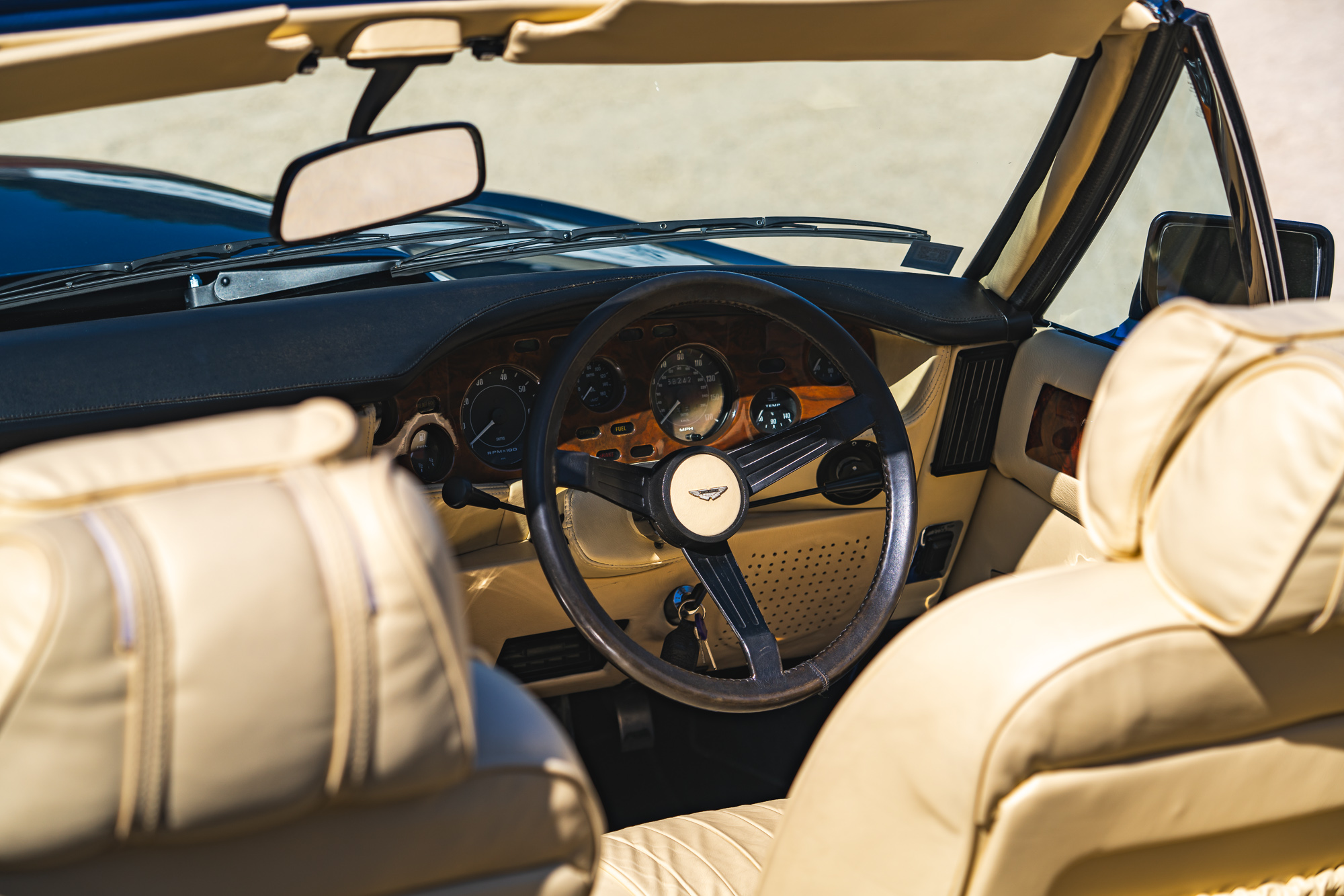 Aston Martin V8 Volante-P20