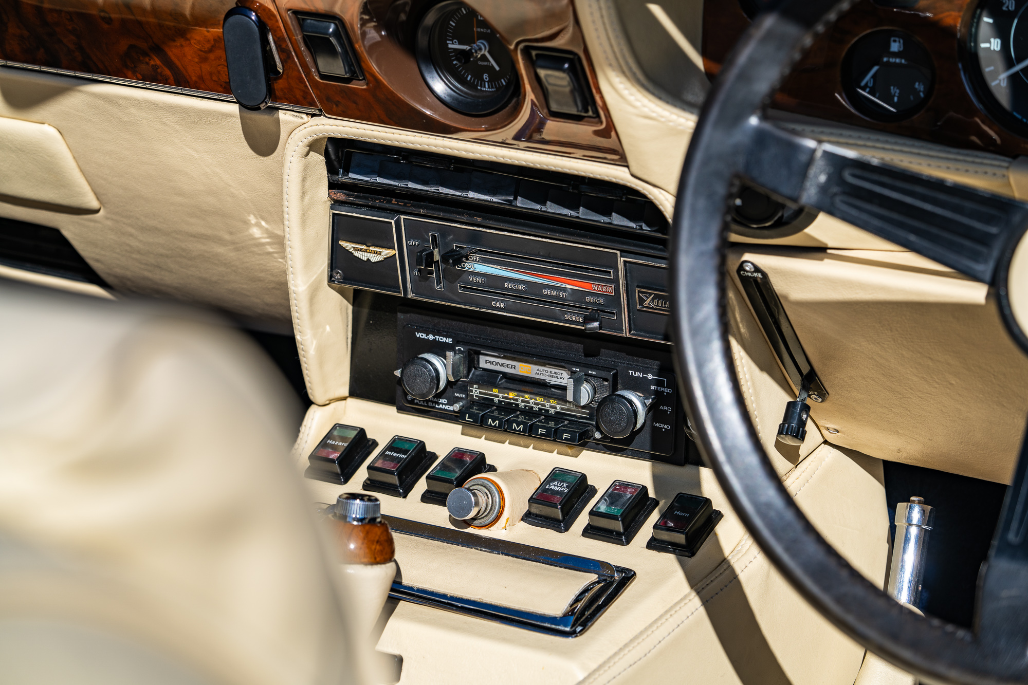 Aston Martin V8 Volante-P23