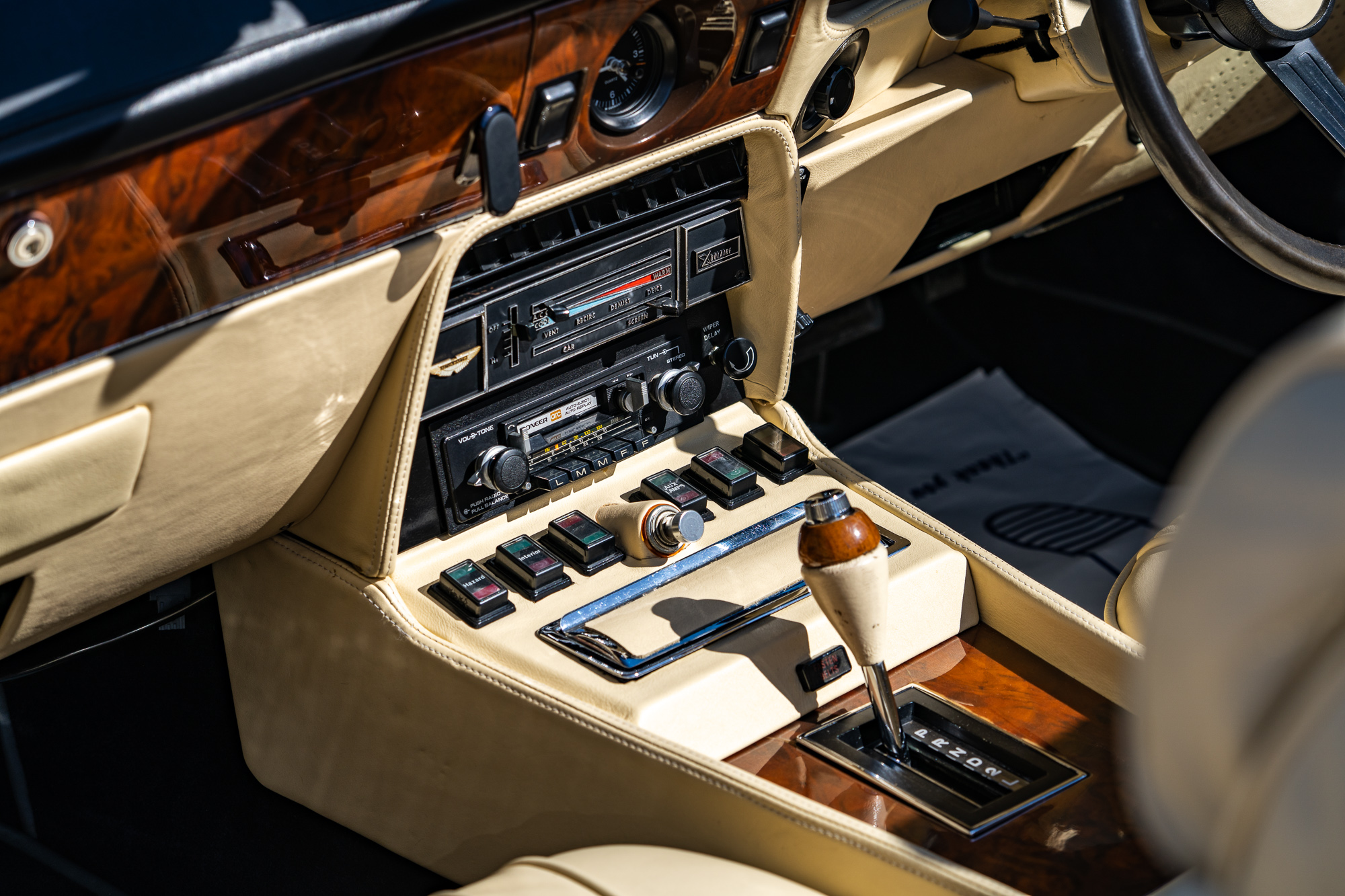 Aston Martin V8 Volante-P24