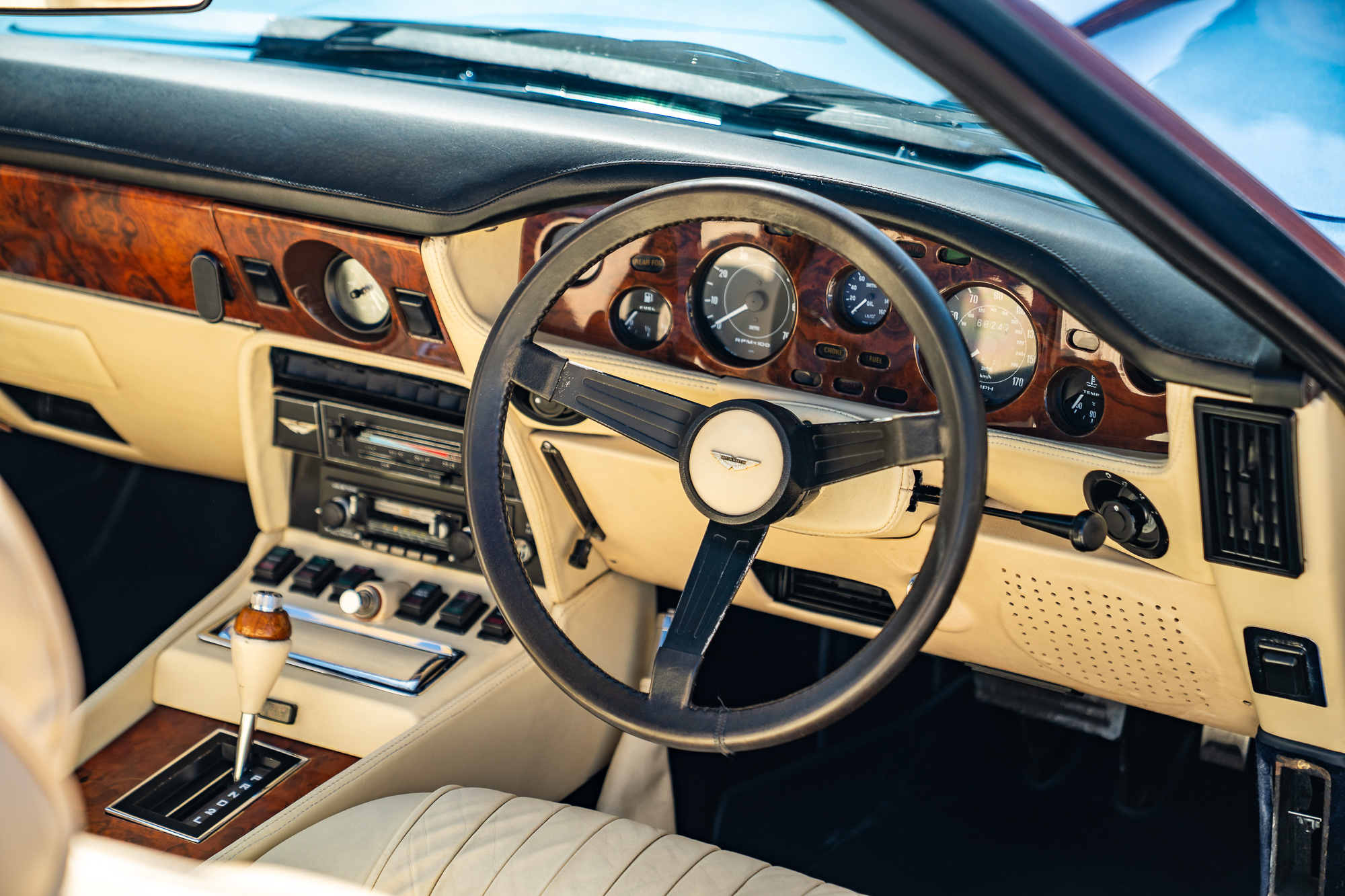 Aston Martin V8 Volante-P27