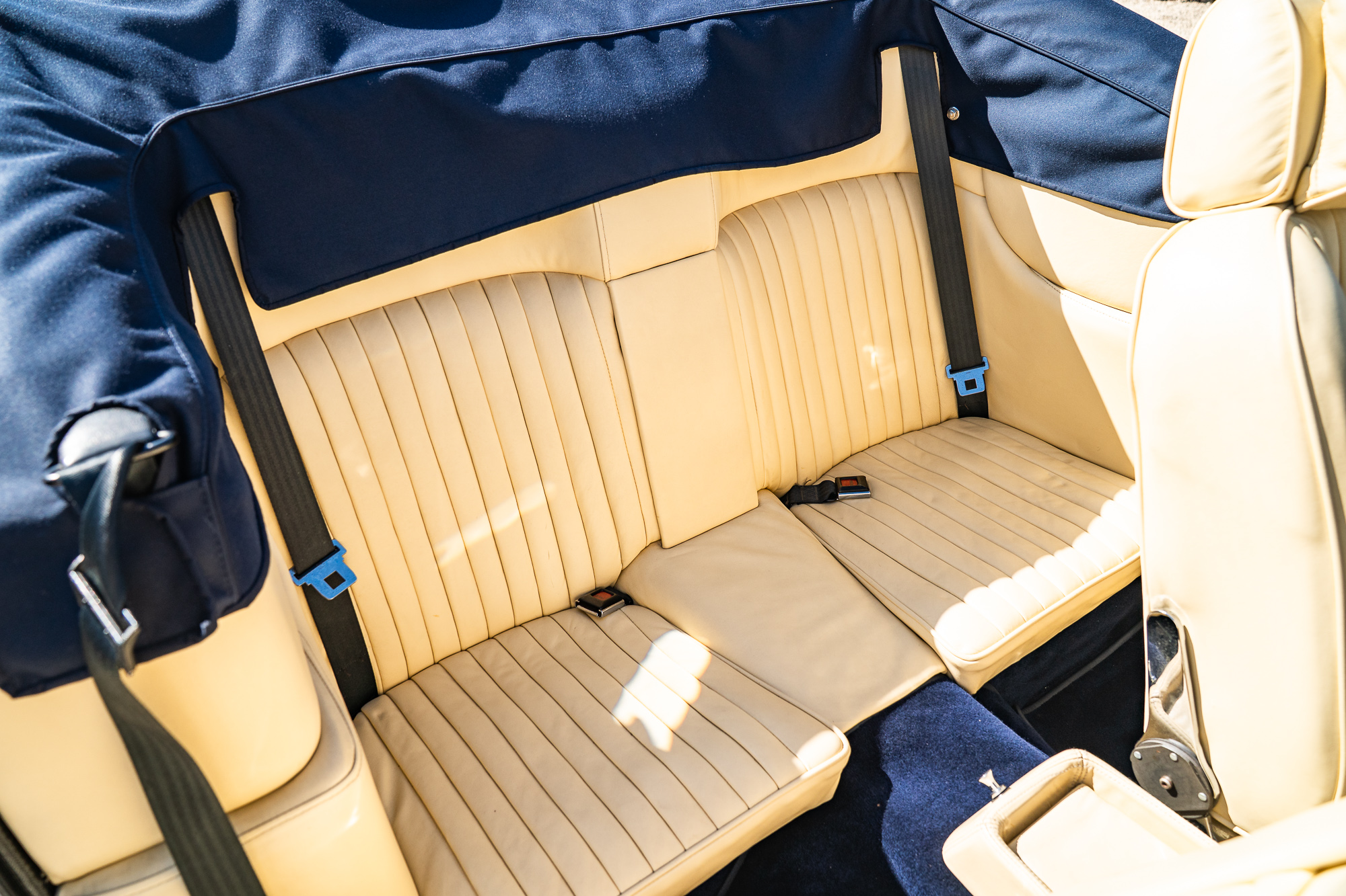 Aston Martin V8 Volante-P29