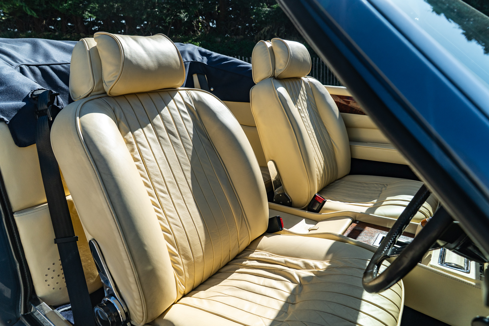 Aston Martin V8 Volante-P30