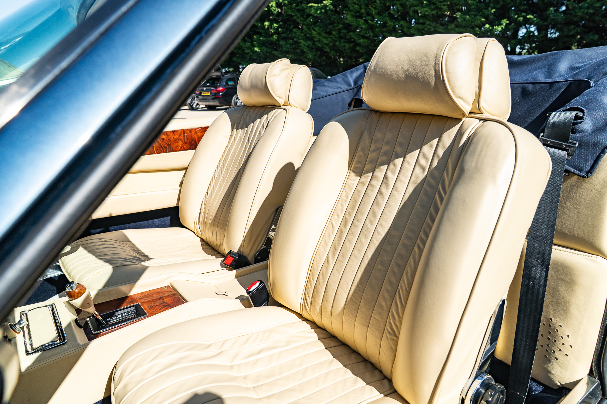 Aston Martin V8 Volante-P31