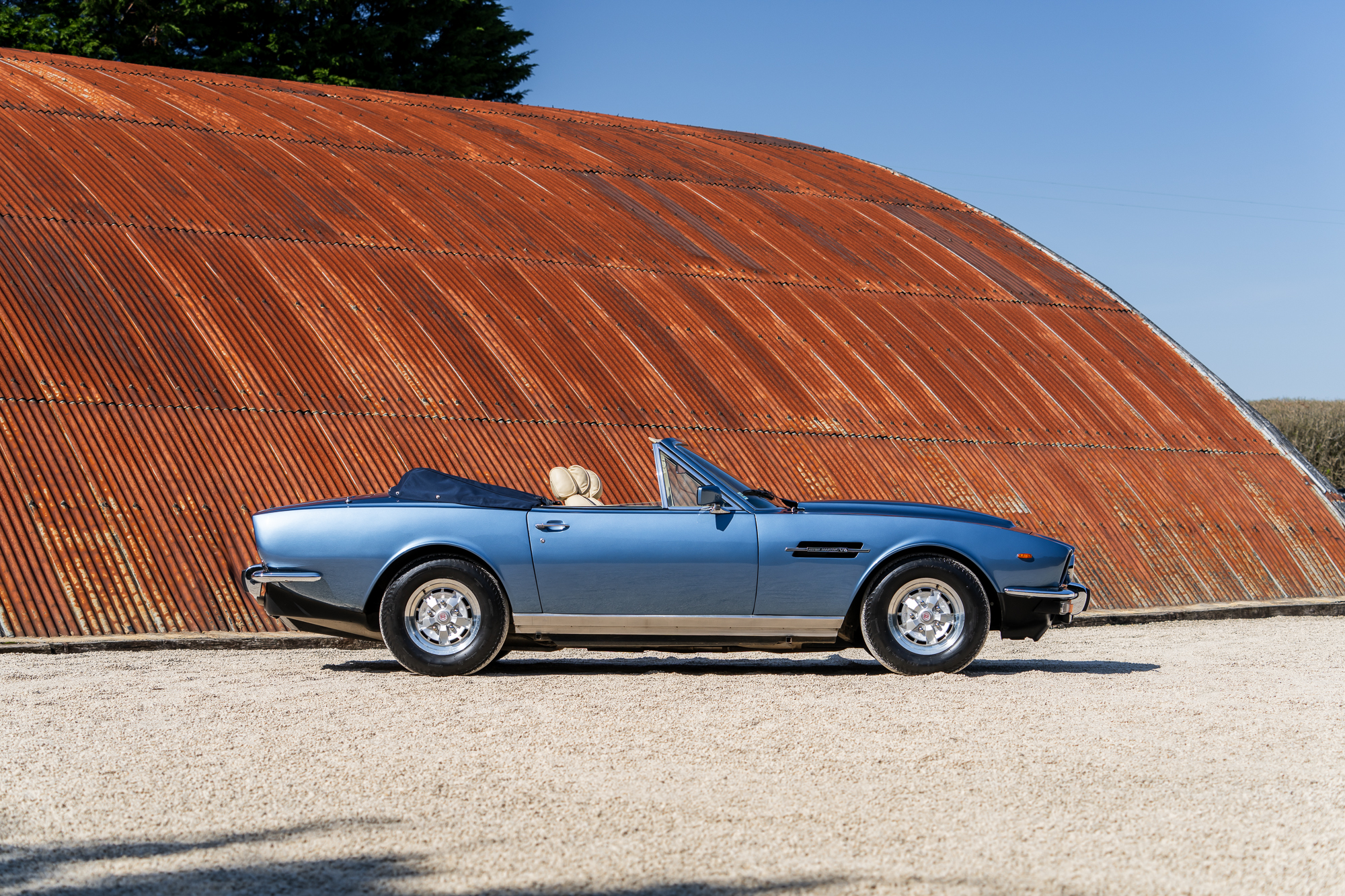 Aston Martin V8 Volante-P4