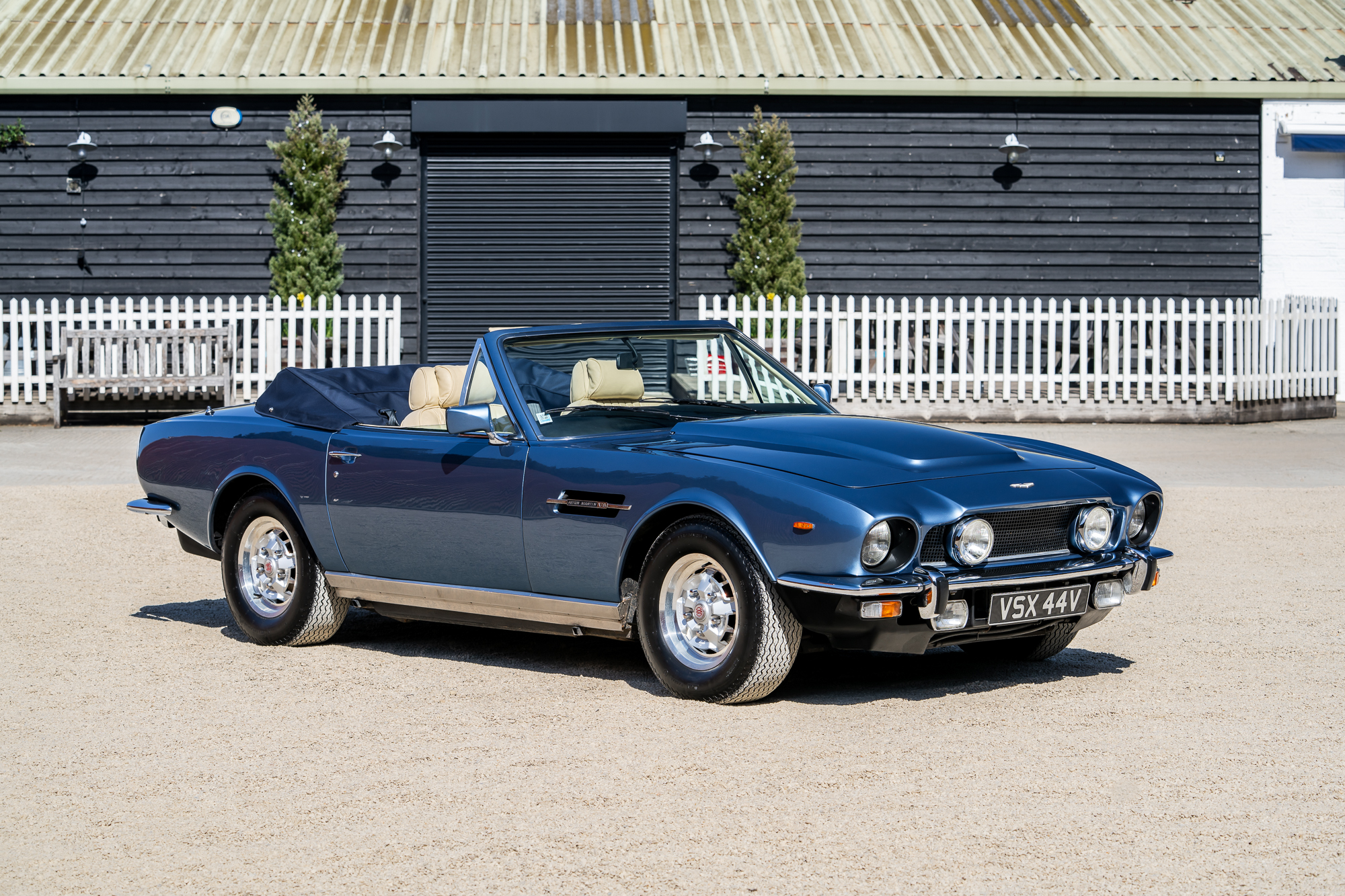 Aston Martin V8 Volante-P5