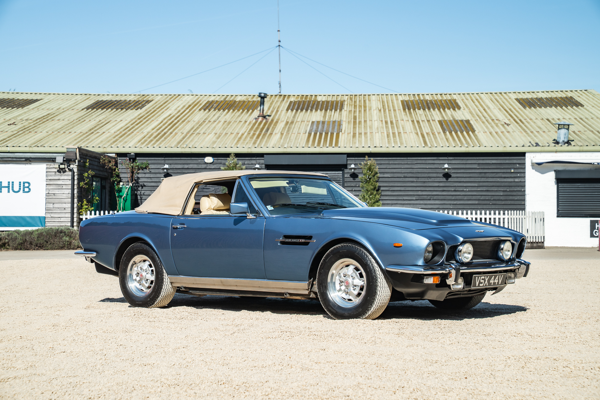 Aston Martin V8 Volante-P9