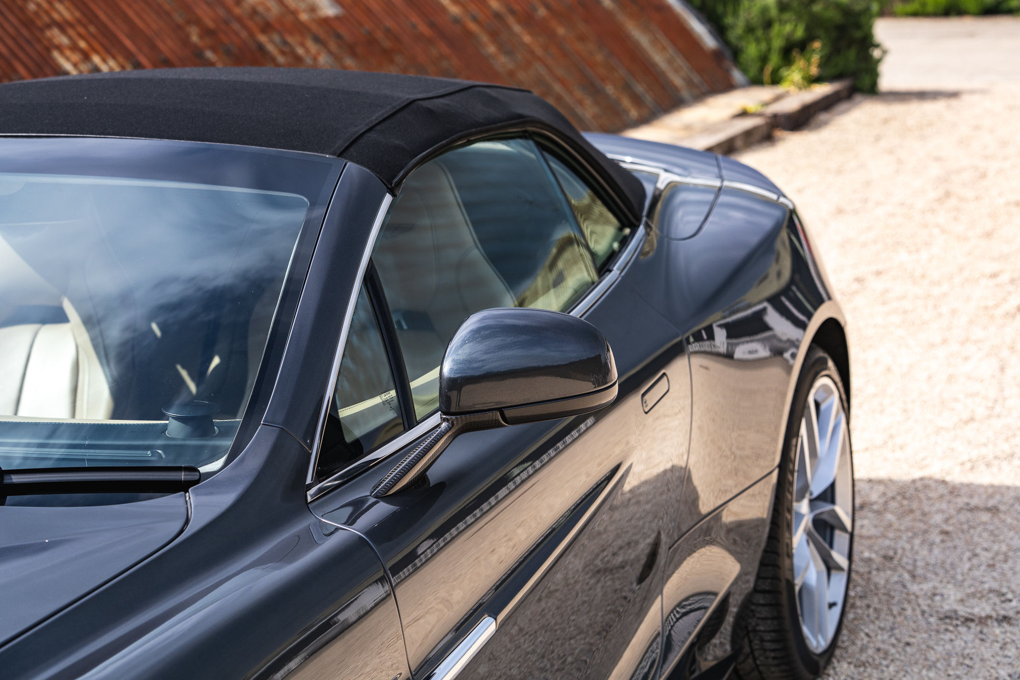 Aston Martin Vanquish-P12