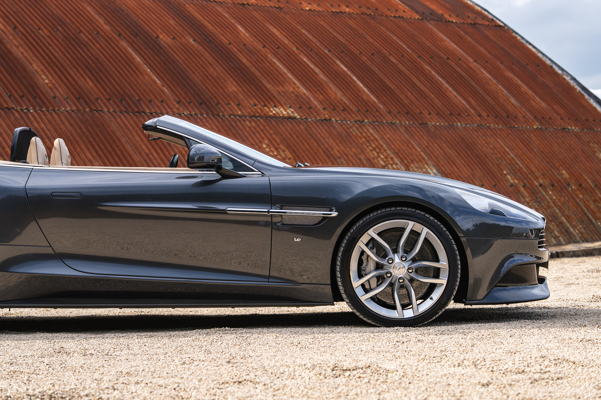Aston Martin Vanquish-P14