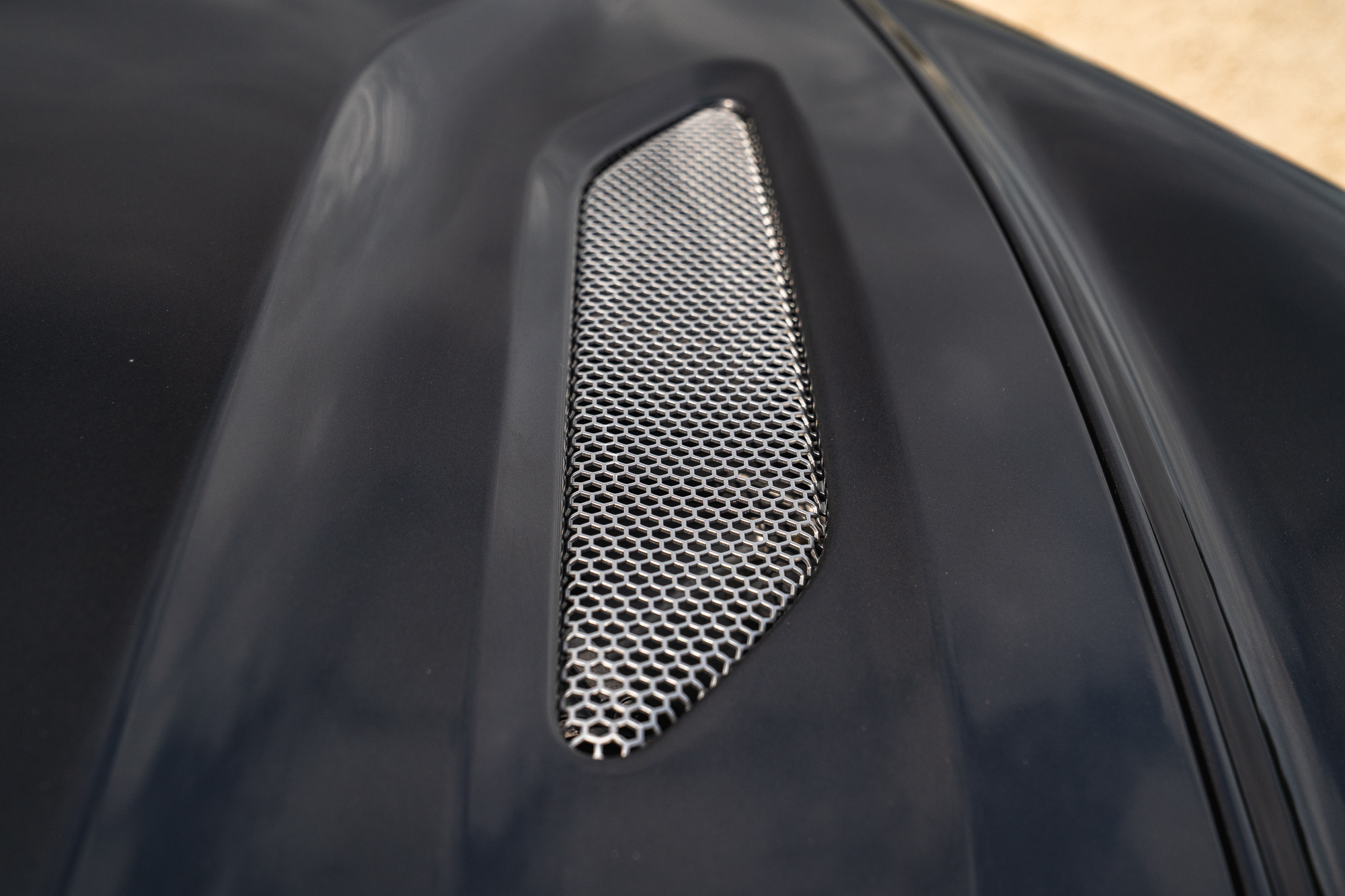 Aston Martin Vanquish-P16