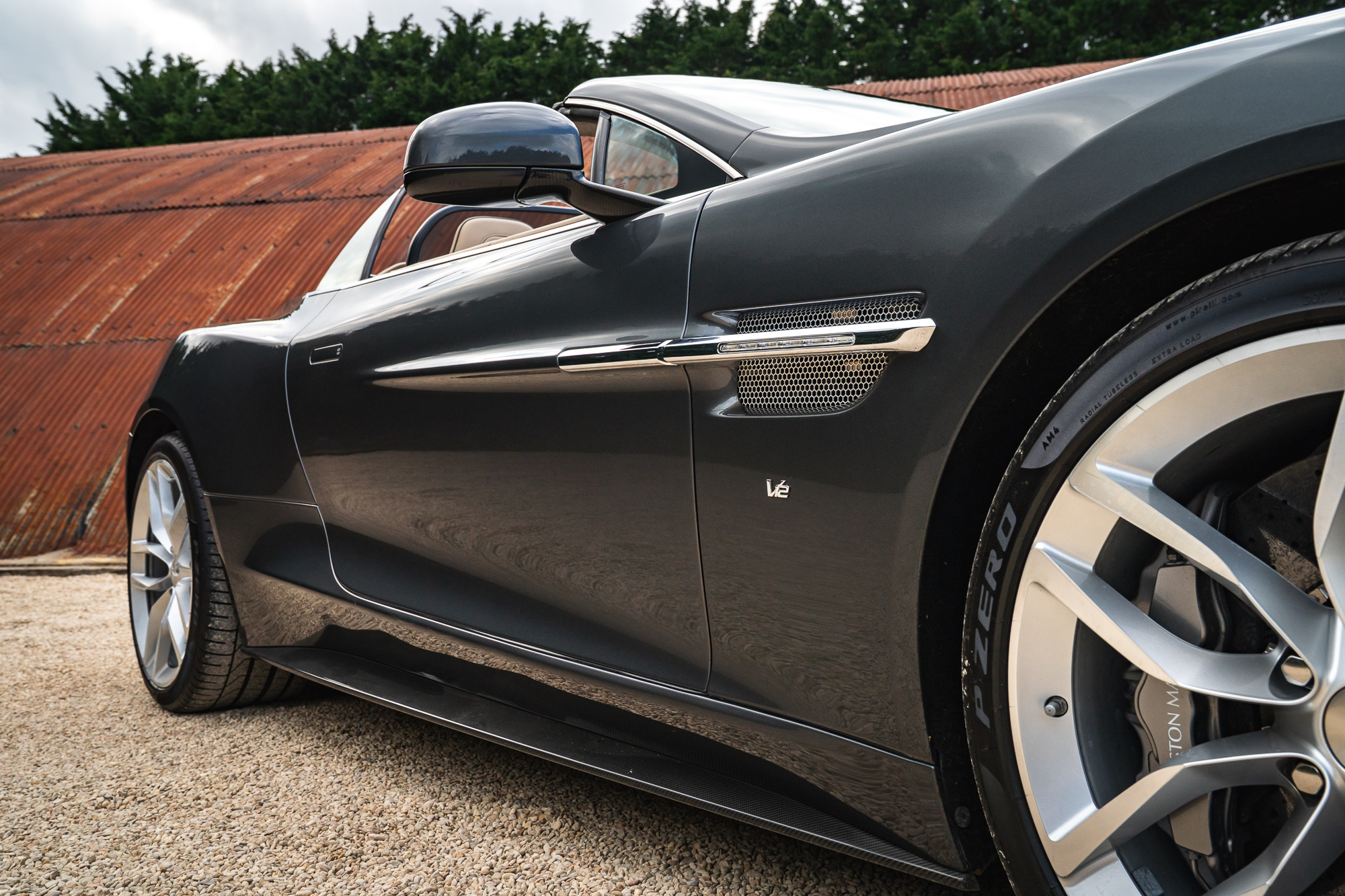 Aston Martin Vanquish-P17