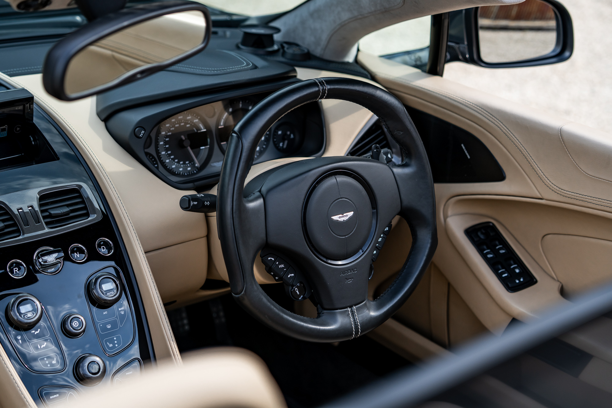 Aston Martin Vanquish-P19
