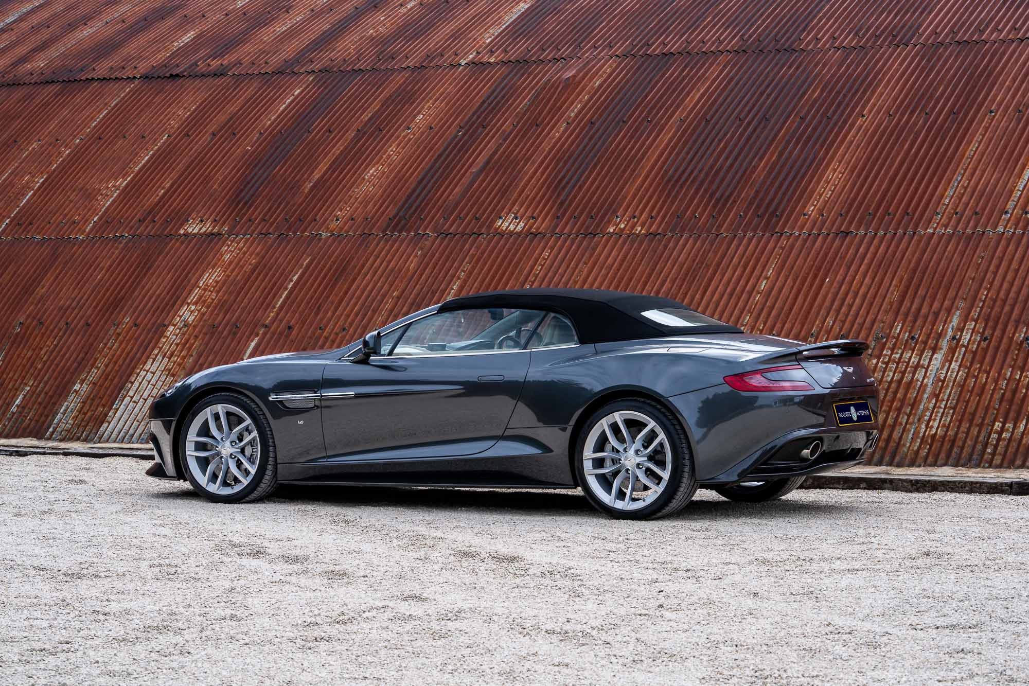 Aston Martin Vanquish-P2