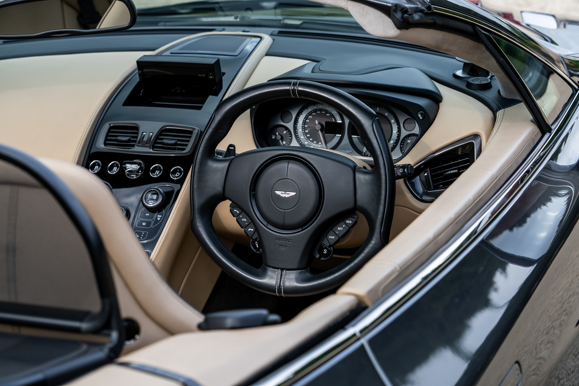 Aston Martin Vanquish-P20