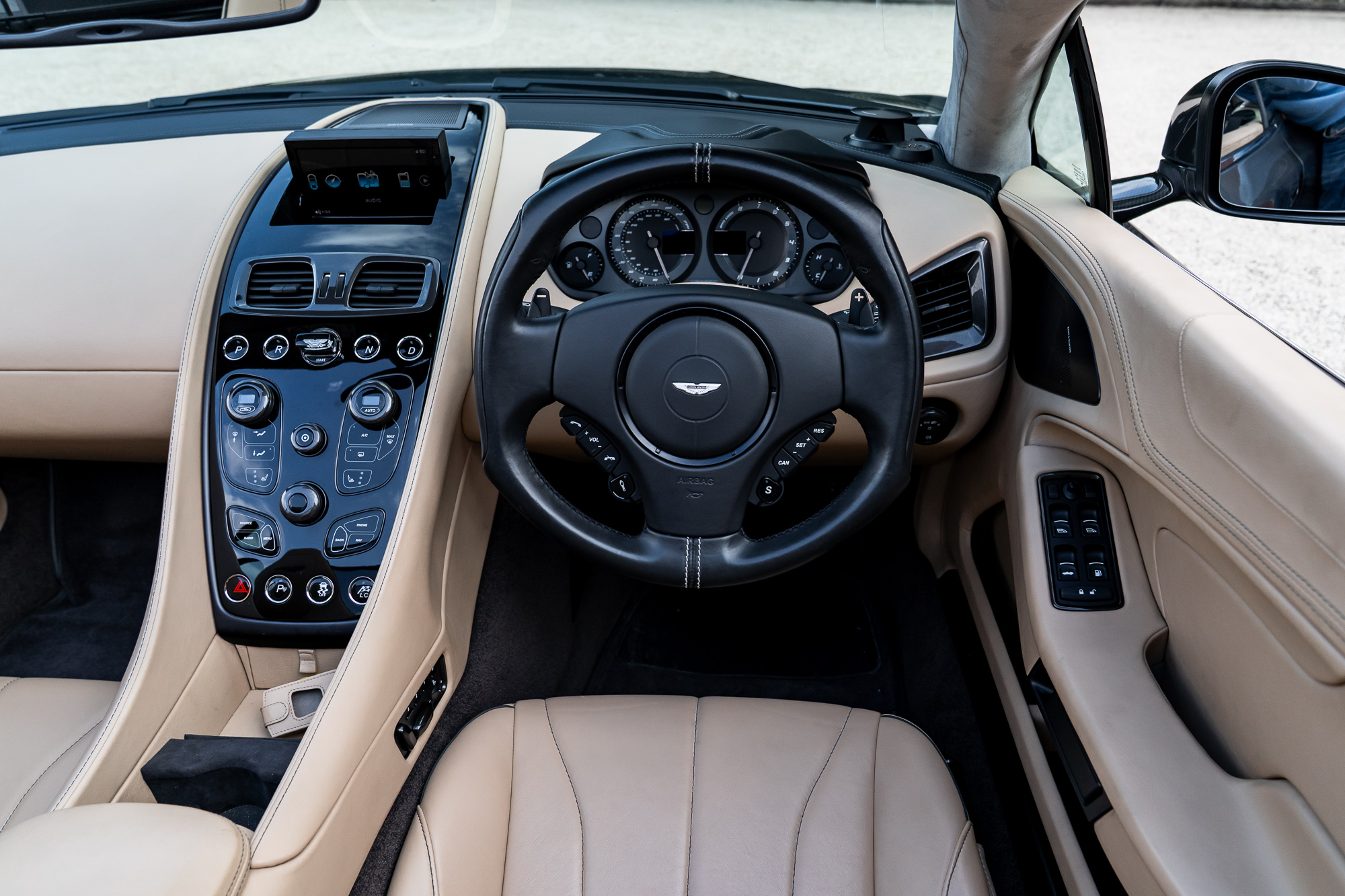 Aston Martin Vanquish-P28