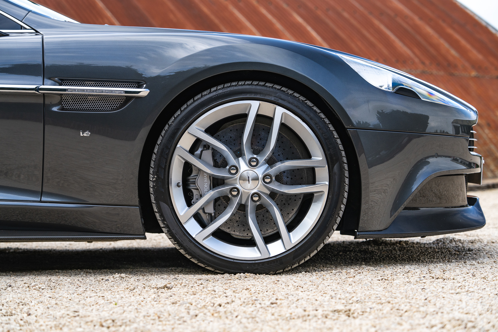 Aston Martin Vanquish-P32