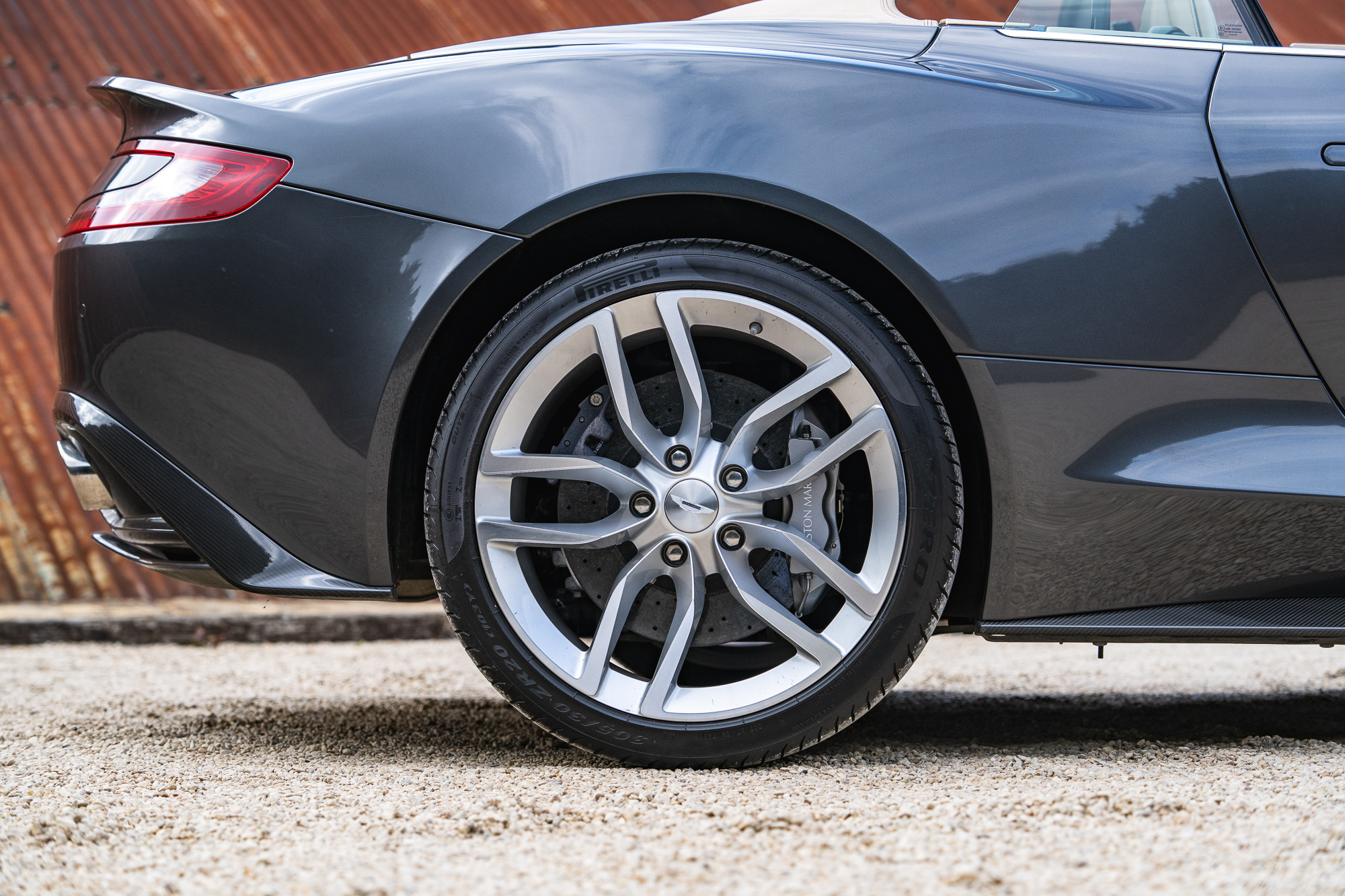 Aston Martin Vanquish-P33