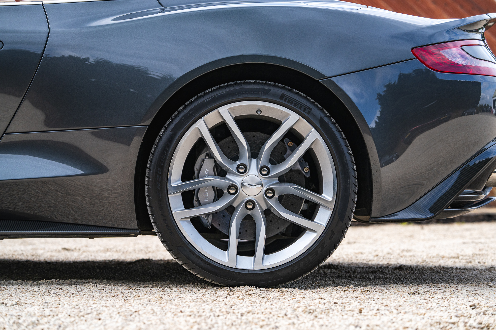 Aston Martin Vanquish-P34